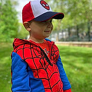 Raphaël participe au concours pour gagner de l'argent avec cette photo : baseballcap, boy, cap, child, clothing, coat, face, grass, hat, head, jacket, knitwear, male, nature, outdoors, park, person, photography, plant, portrait