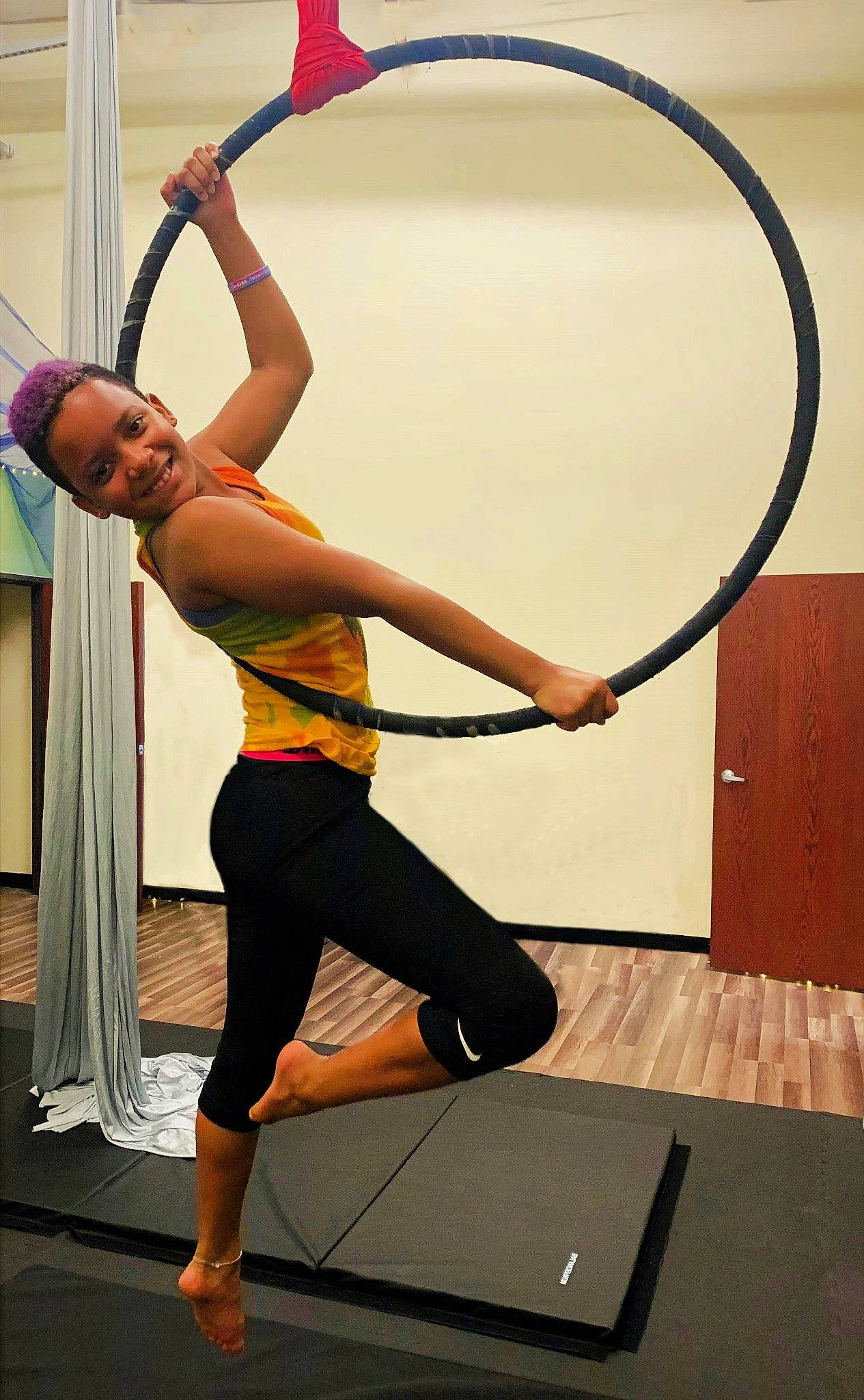 Dayann is registered to the contest to win money with this photo: active_pants, balance, dance, elbow, entertainment, event, fun, joint, joy, knee, muscle, performance_art, performing_arts, person, photograph, physical_fitness, shoulder, sports, sportswear, standing