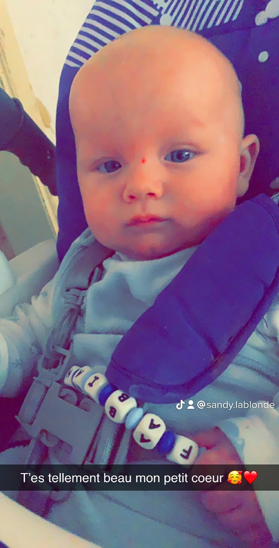 Fabian a rejoint le concours — aidez-le/la à gagner de superbes lots ! baby, baby_products, baby_toddler_clothing, cheek, child, comfort, electric_blue, eyebrow, eyelash, font, fun, happy, iris, lip, magenta, nail, person, photo_caption, sleeve, thumb