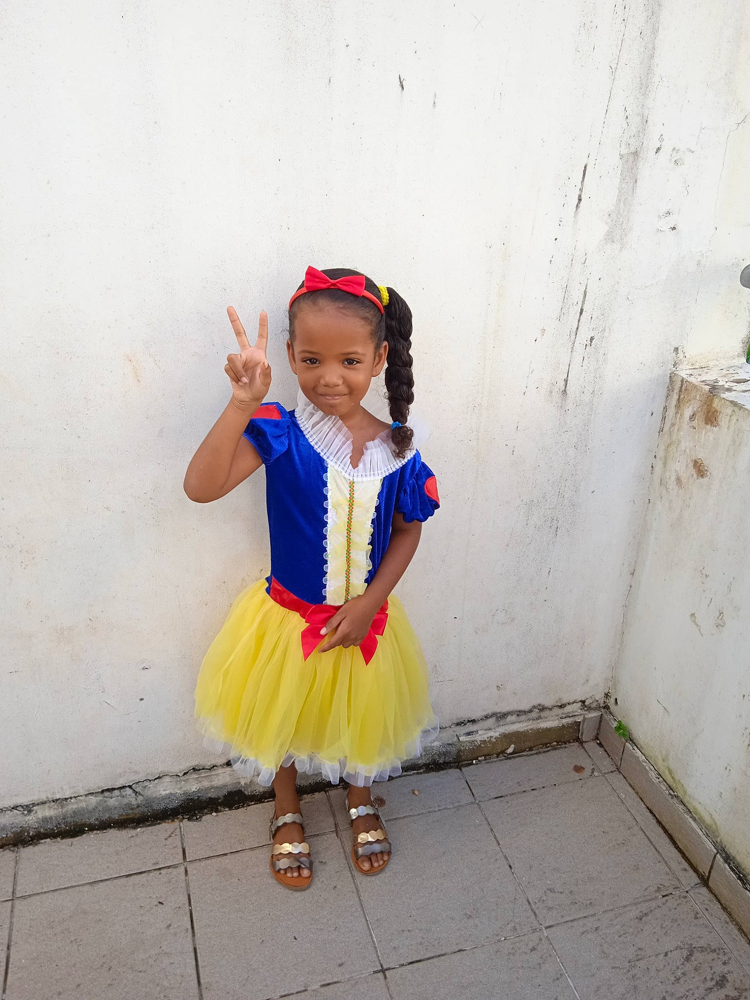 Kassidy participe au concours pour gagner de l'argent avec cette photo : baby_toddler_clothing, child, child_model, costume, dress, electric_blue, face, fashion_accessory, fashion_design, fun, happy, human_leg, joy, magenta, person, sitting, sleeve, street_fashion, toddler, trunk