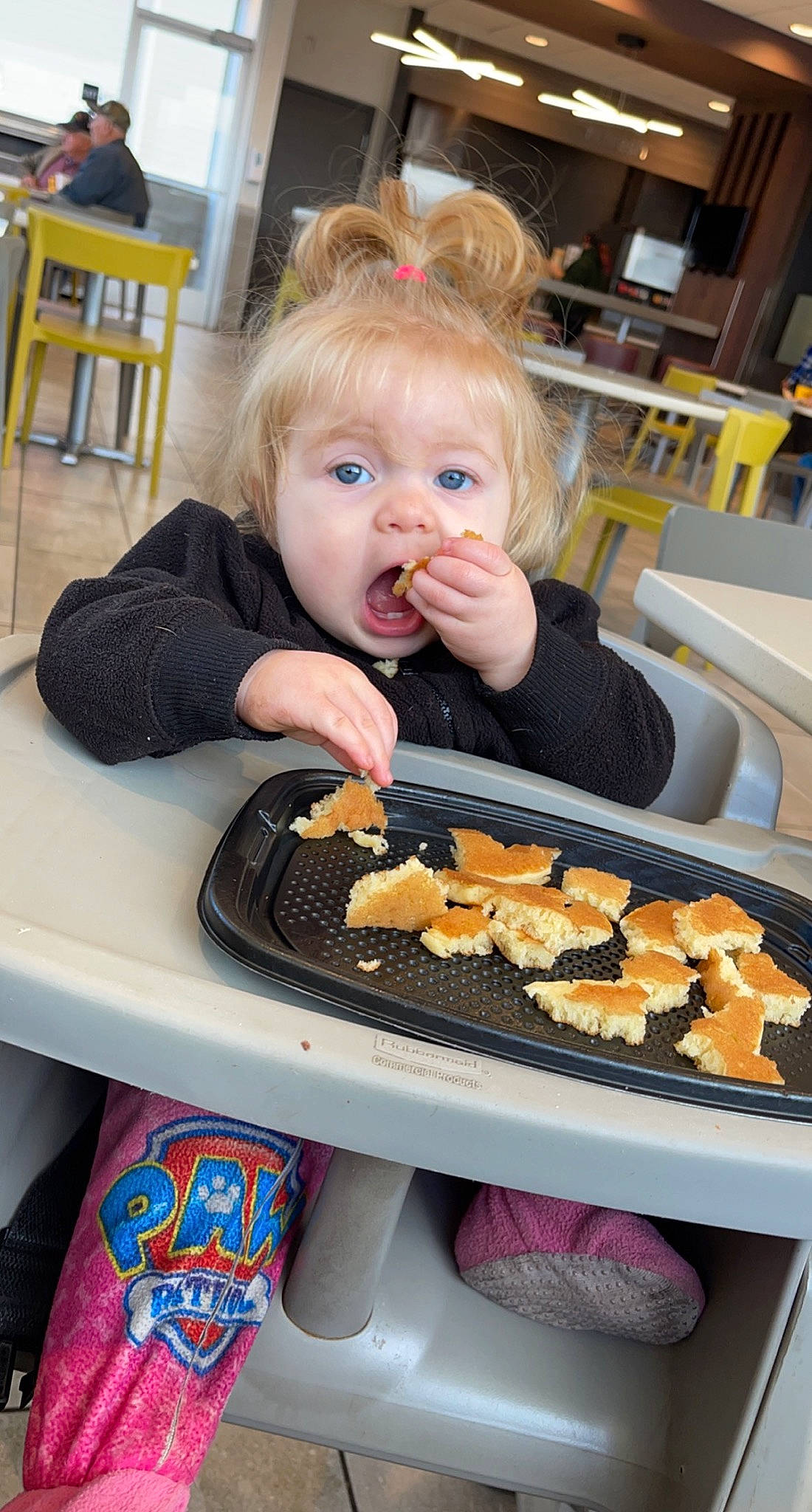 Presleigh is registered to the contest to win money with this photo: baked_goods, baking, blurred, chair, child, comfort_food, cooking, cuisine, dessert, dish, finger_food, food, food_craving, gluten, junk_food, person, recipe, recreation, surprise, sweetness