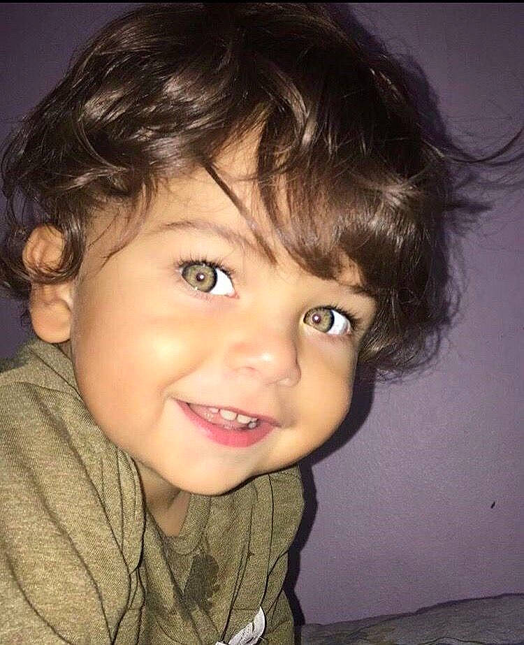 Issac a rejoint le concours — aidez-le/la à gagner de superbes lots ! cheek, chin, ear, eye, eyelash, face, facial_expression, flash_photography, forehead, happy, head, human_body, iris, jaw, joy, lip, nose, person, skin, sleeve