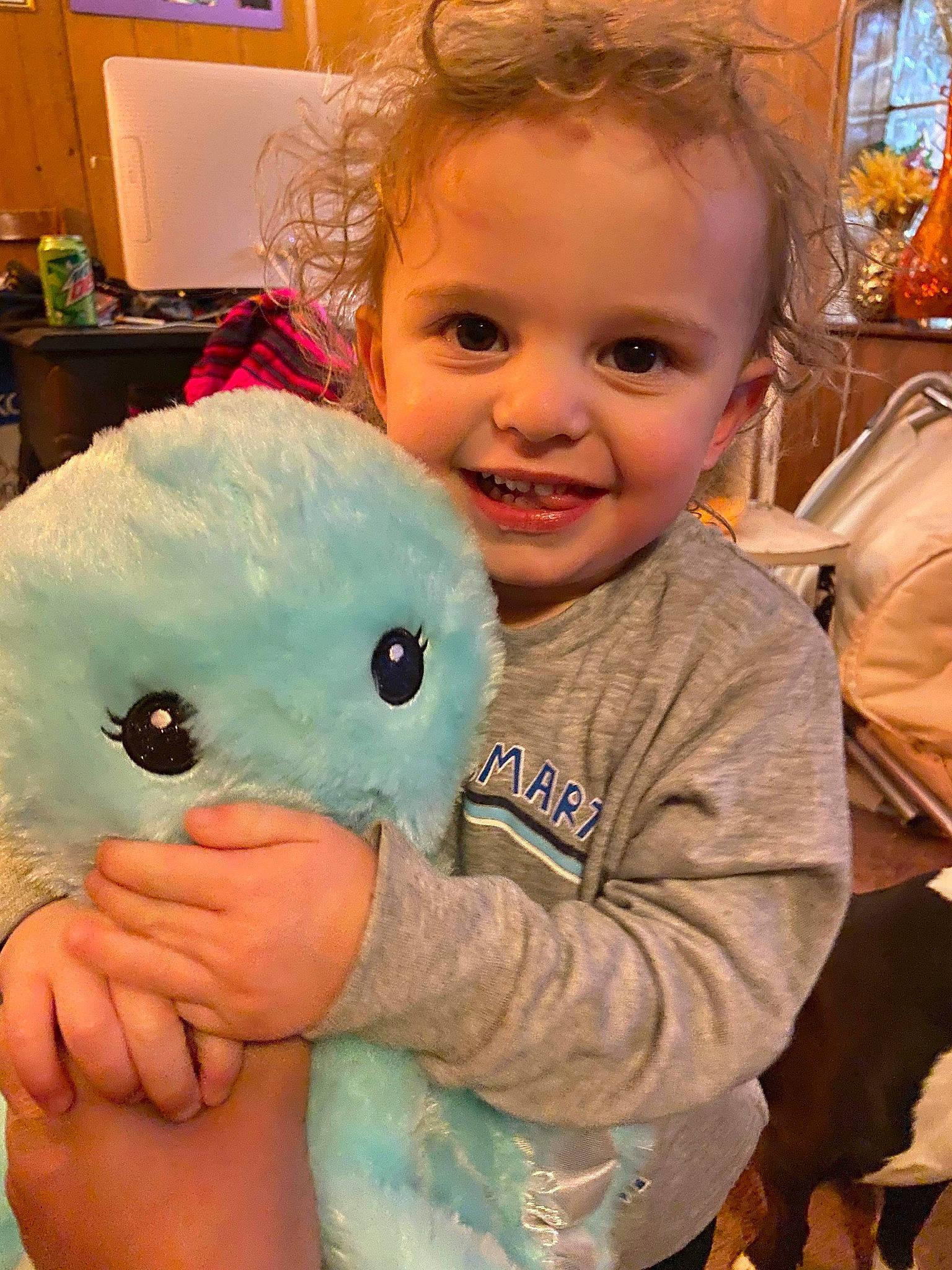 Lucas is registered to the contest to win money with this photo: arm, baby, cheek, child, eye, fun, gesture, hair, hand, happy, head, human_body, iris, joy, nose, organ, person, skin, smile, standing