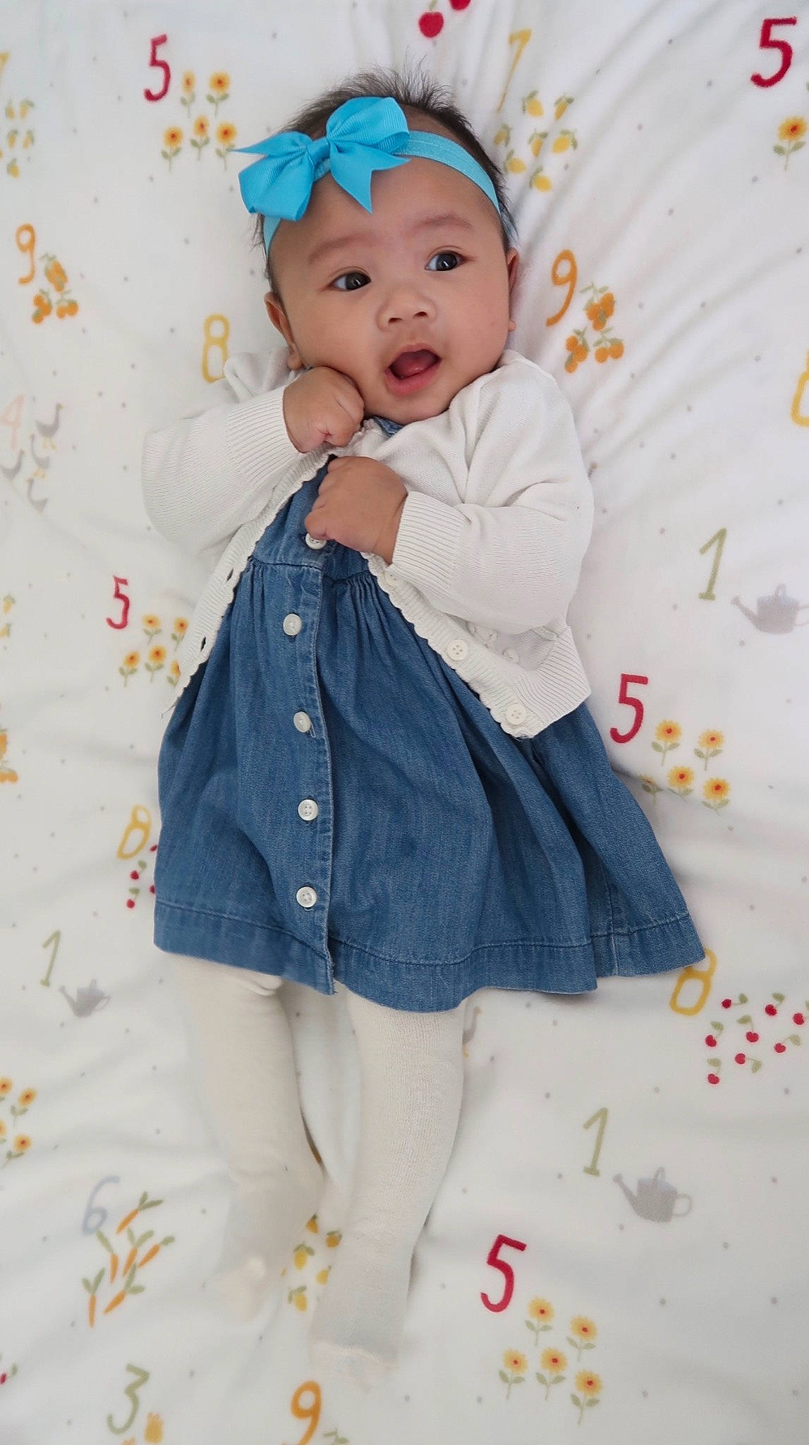 Kaycee Armela participe au concours pour gagner de l'argent avec cette photo : baby, baby_toddler_clothing, blue, cheek, child, child_model, clothing, denim, hair_accessory, headwear, pattern, person, skin, sleeve, standing, surprise, textile, toddler