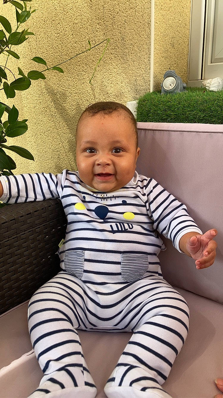 Wayne a rejoint le concours — aidez-le/la à gagner de superbes lots ! baby, baby_products, baby_toddler_clothing, child, person, product, toddler