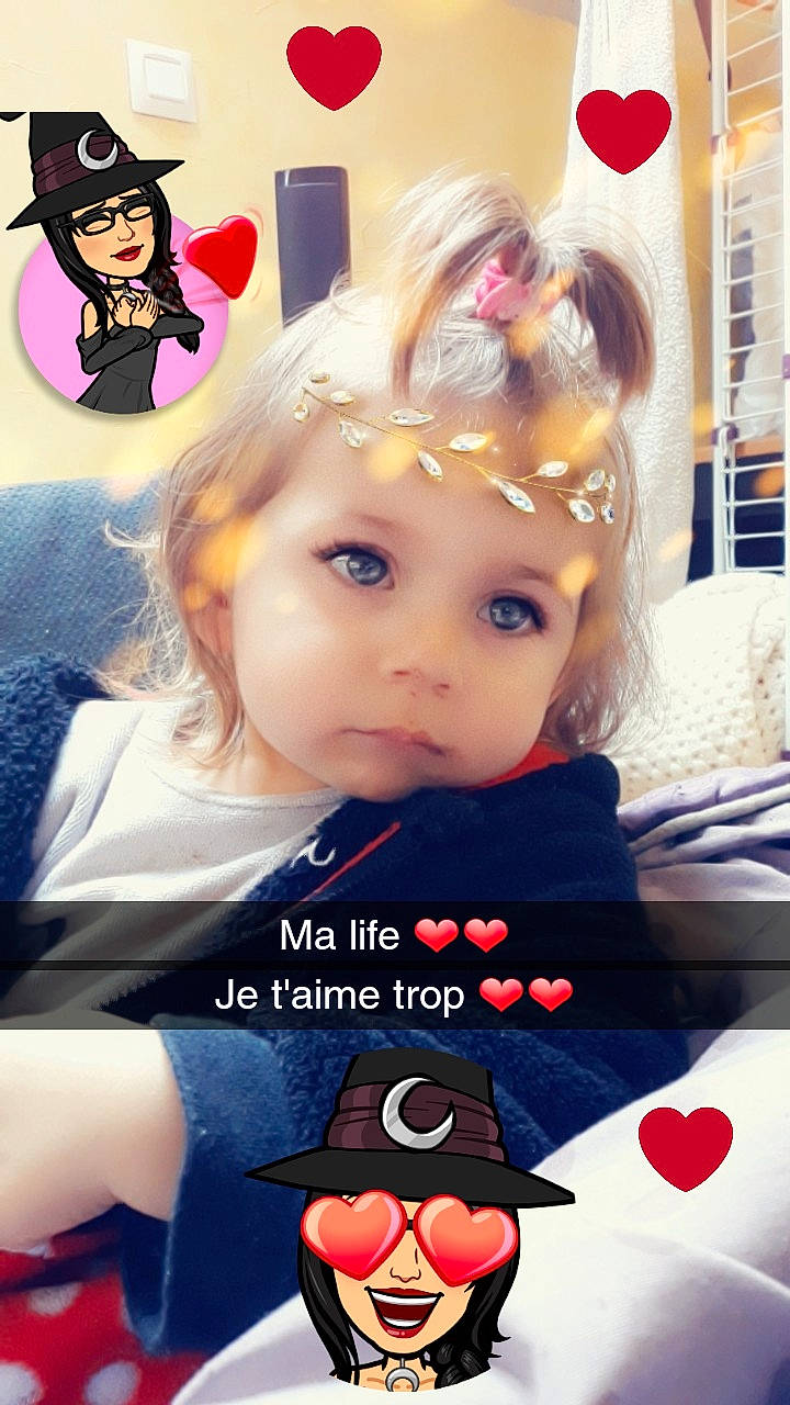 Lyna participe au concours pour gagner de l'argent avec cette photo : brown_hair, cool, doll, fiction, girl, headwear, person, product, toddler, toy