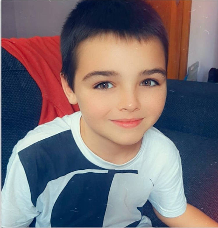 Jonas participe au concours pour gagner de l'argent avec cette photo : cheek, child, cool, ear, electric_blue, eyebrow, eyelash, forehead, fun, happy, iris, jaw, joy, lip, neck, nose, person, pleased, sleeve, smile