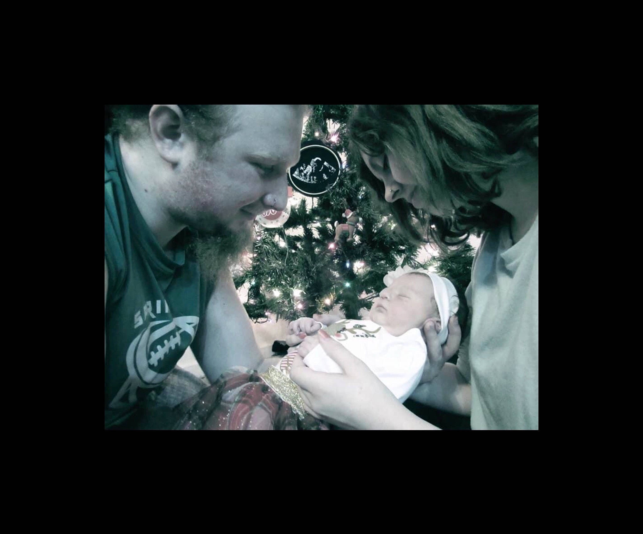 Avalee is registered to the contest to win money with this photo: art, black_hair, darkness, entertainment, event, eyelash, fictional_character, flash_photography, font, gesture, happy, jaw, jewellery, joy, monochrome, monochrome_photography, mouth, movie, music, person