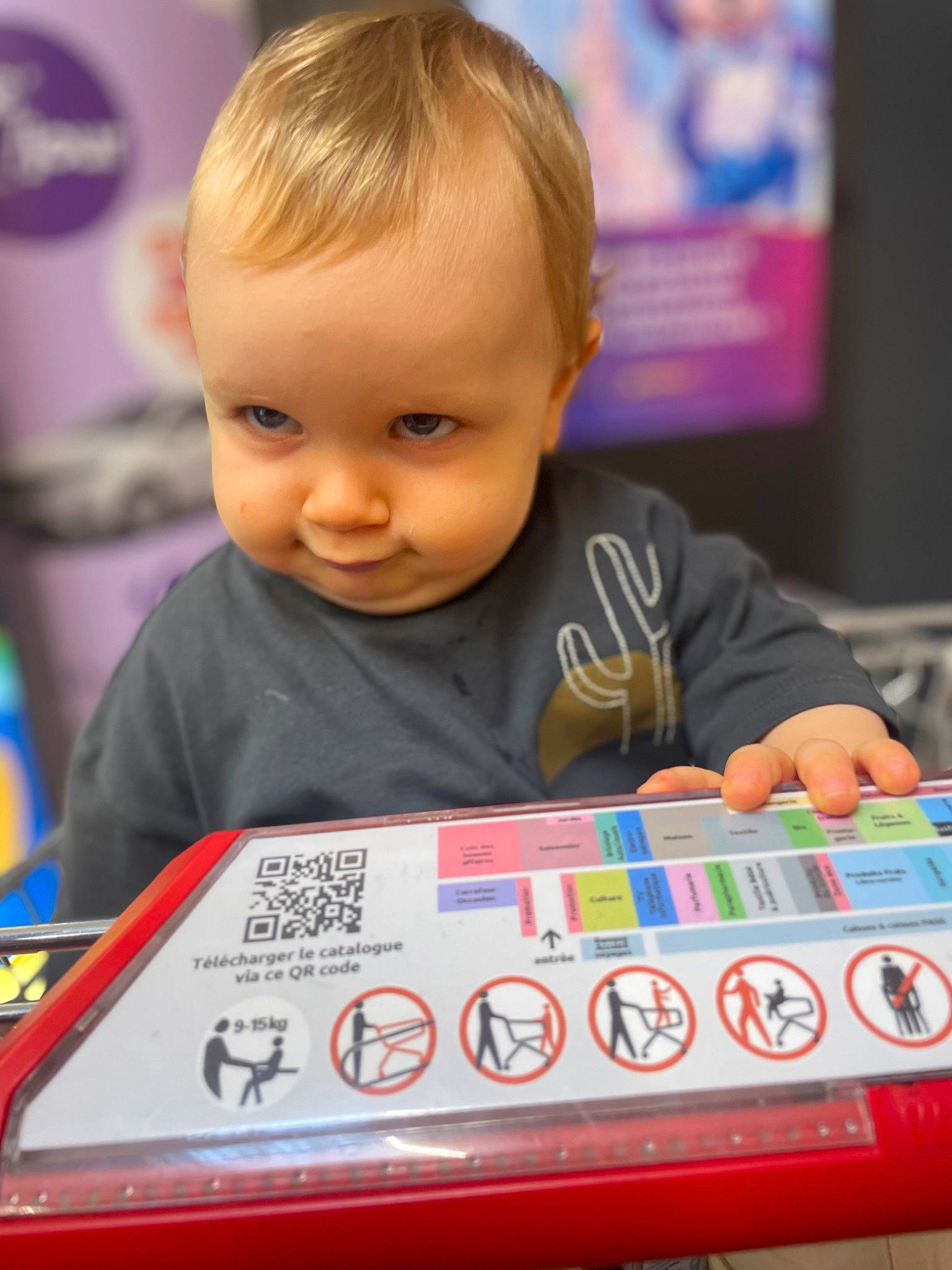 Amaël participe au concours pour gagner de l'argent avec cette photo : baby, baby_playing_with_toys, child, fun, gadget, games, indoor_games_and_sports, learning, person, play, product, recreation, room, sitting, smile, snapshot, t_shirt, toddler, toy