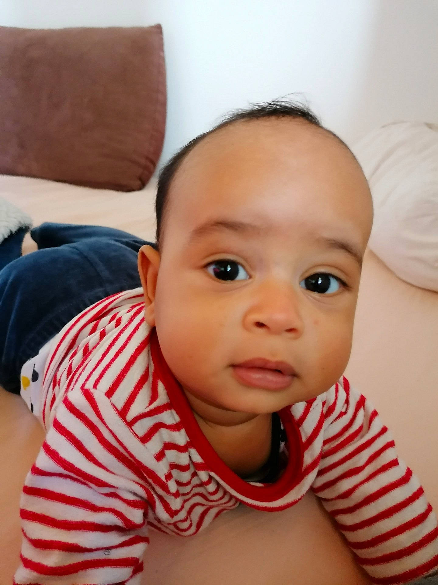 Alècio a rejoint le concours — aidez-le/la à gagner de superbes lots ! baby, beauty, cheek, child, chin, ear, eye, eyebrow, face, forehead, head, lip, nose, person, sitting, skin, smile, toddler