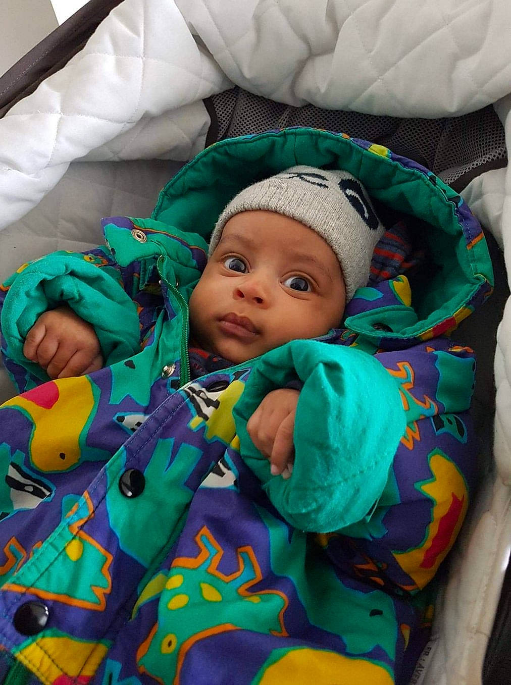 Alècio a rejoint le concours — aidez-le/la à gagner de superbes lots ! baby, baby_products, bedtime, blue, cheek, child, eye, headwear, person, product, room, skin, sleep, smile, toddler