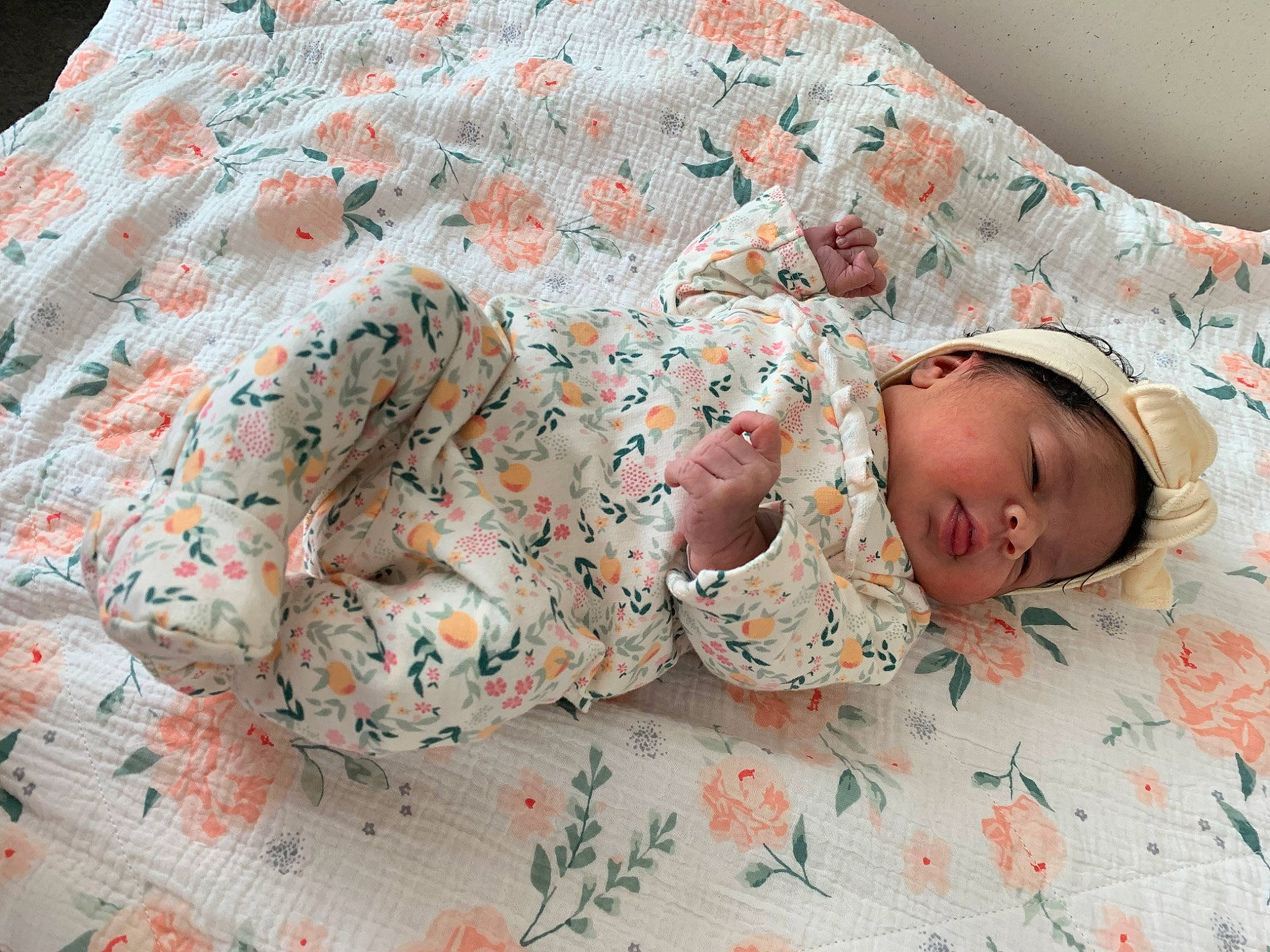 Seyana participe au concours pour gagner de l'argent avec cette photo : baby, baby_products, baby_sleeping, baby_toddler_clothing, bed, bed_sheet, bedding, bedtime, child, clothing, comfort, facial_expression, linens, nap, pattern, person, room, skin, sleeve, textile