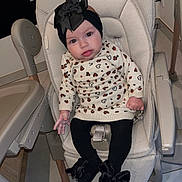 Leewayne a rejoint le concours — aidez-le/la à gagner de superbes lots ! baby, baby_girl, black_clothing, bow, child, cozy, curious_expression, cute, floor, footwear, furniture, headband, high_chair, indoor, infant, leopard_print, person, seat, small_hand, tights