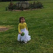 Julia participe au concours pour gagner de l'argent avec cette photo : bride, dress, flower, grass, lawn, meadow, picnic, play