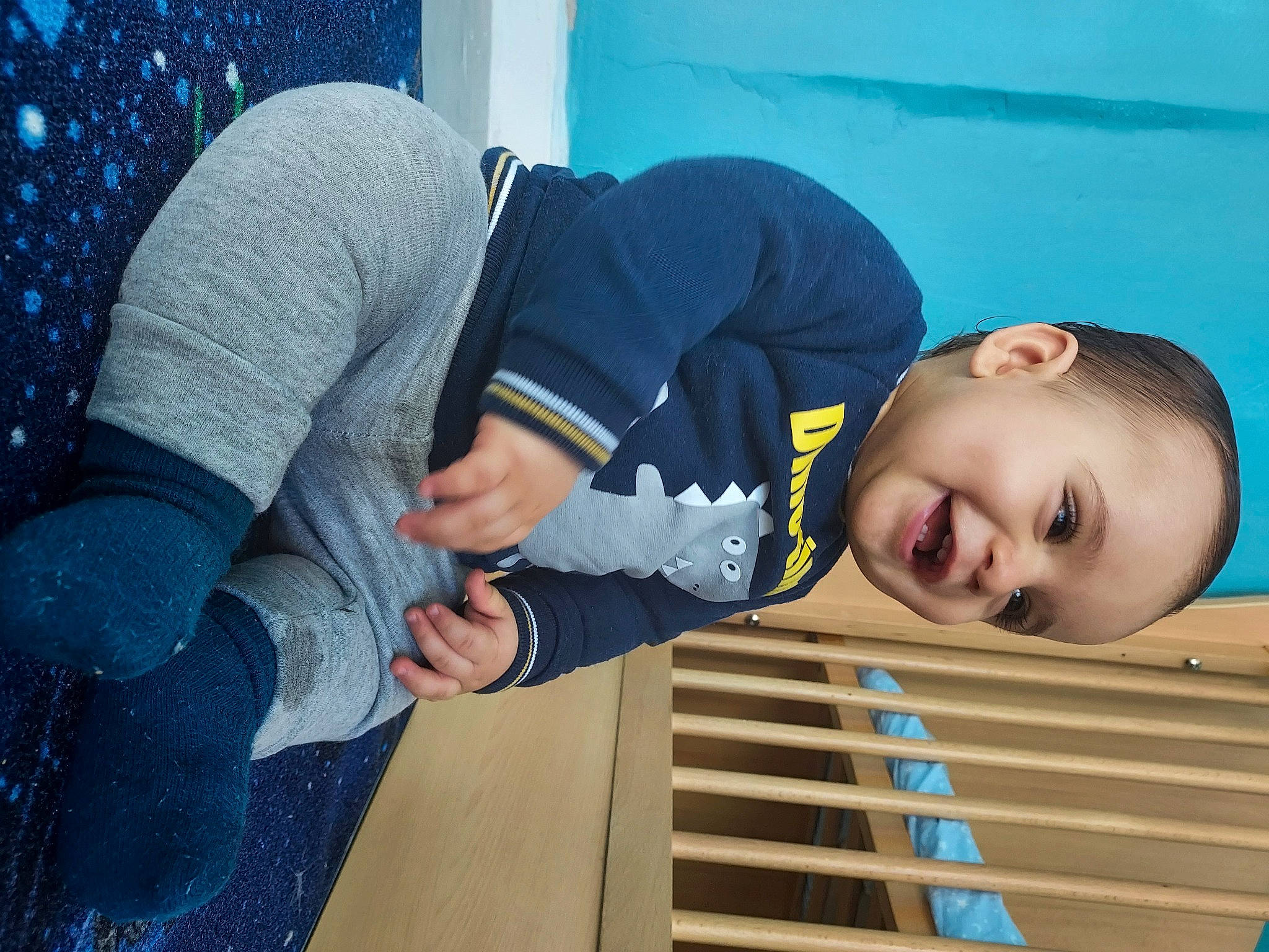 Ahmed participe au concours pour gagner de l'argent avec cette photo : arm, azure, baby_toddler_clothing, blue, cool, elbow, electric_blue, flash_photography, fun, gesture, happy, human_body, joint, leisure, mouth, person, photograph, sleeve, smile, snapshot