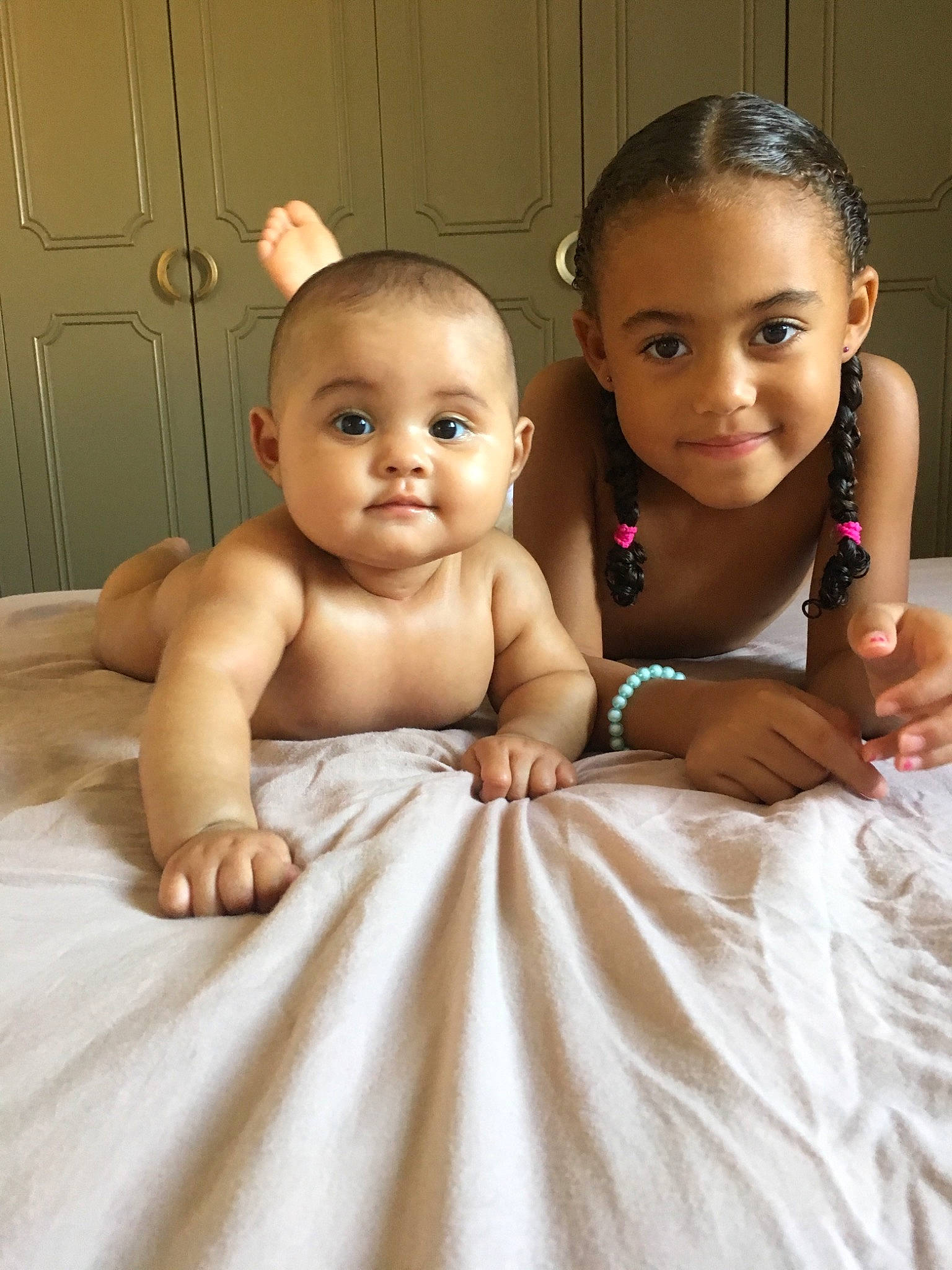 Milia a rejoint le concours — aidez-le/la à gagner de superbes lots ! baby, cheek, child, eye, face, head, joy, person, sibling, skin, smile, toddler