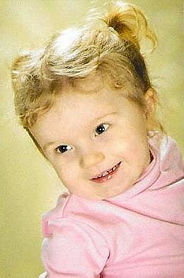 Louna participe au concours pour gagner de l'argent avec cette photo : baby, baby_toddler_clothing, beauty, blond, brown_hair, cheek, child, ear, eyebrow, eyelash, fun, happy, iris, joy, laugh, lip, magenta, person, portrait_photography, sleeve