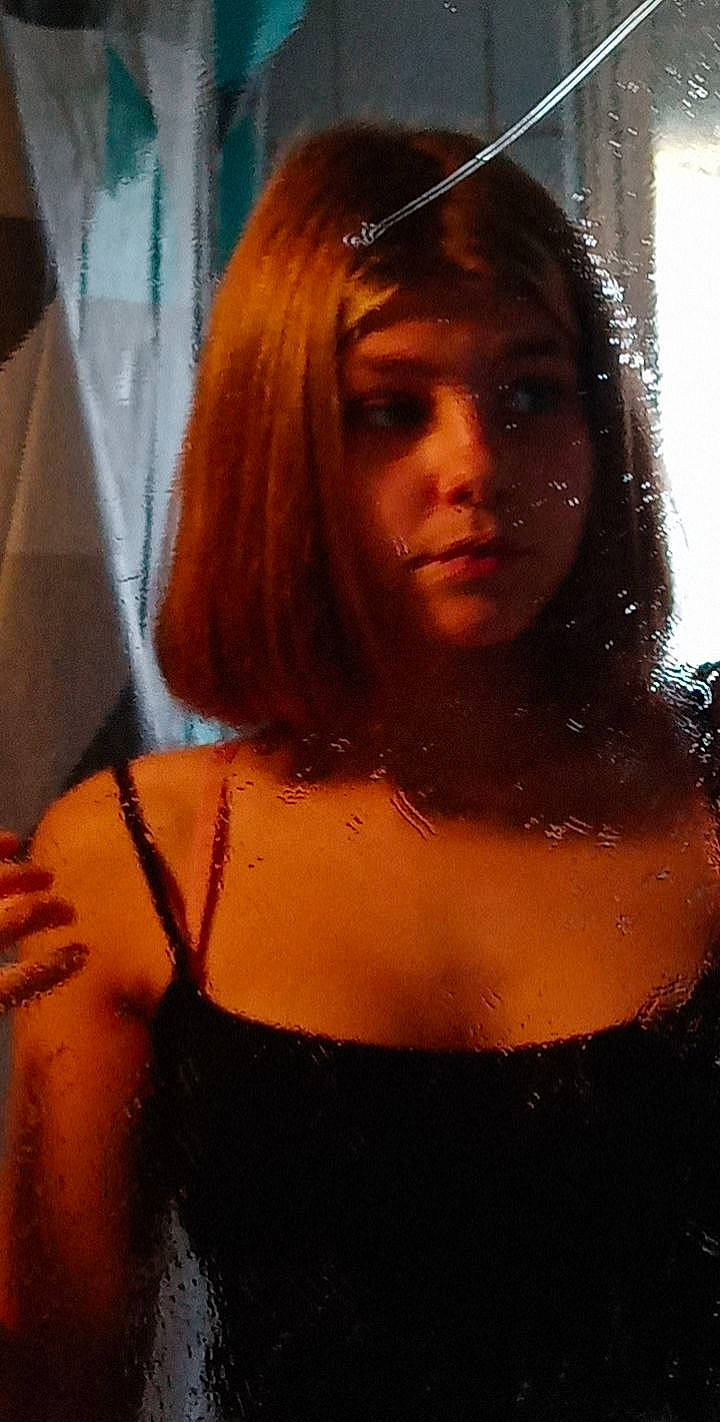 Thalya a rejoint le concours — aidez-le/la à gagner de superbes lots ! black_hair, brassiere, chest, chin, eyebrow, eyelash, facial_expression, flash_photography, layered_hair, lingerie, lingerie_top, lip, long_hair, mouth, muscle, neck, person, shoulder, thigh, trunk