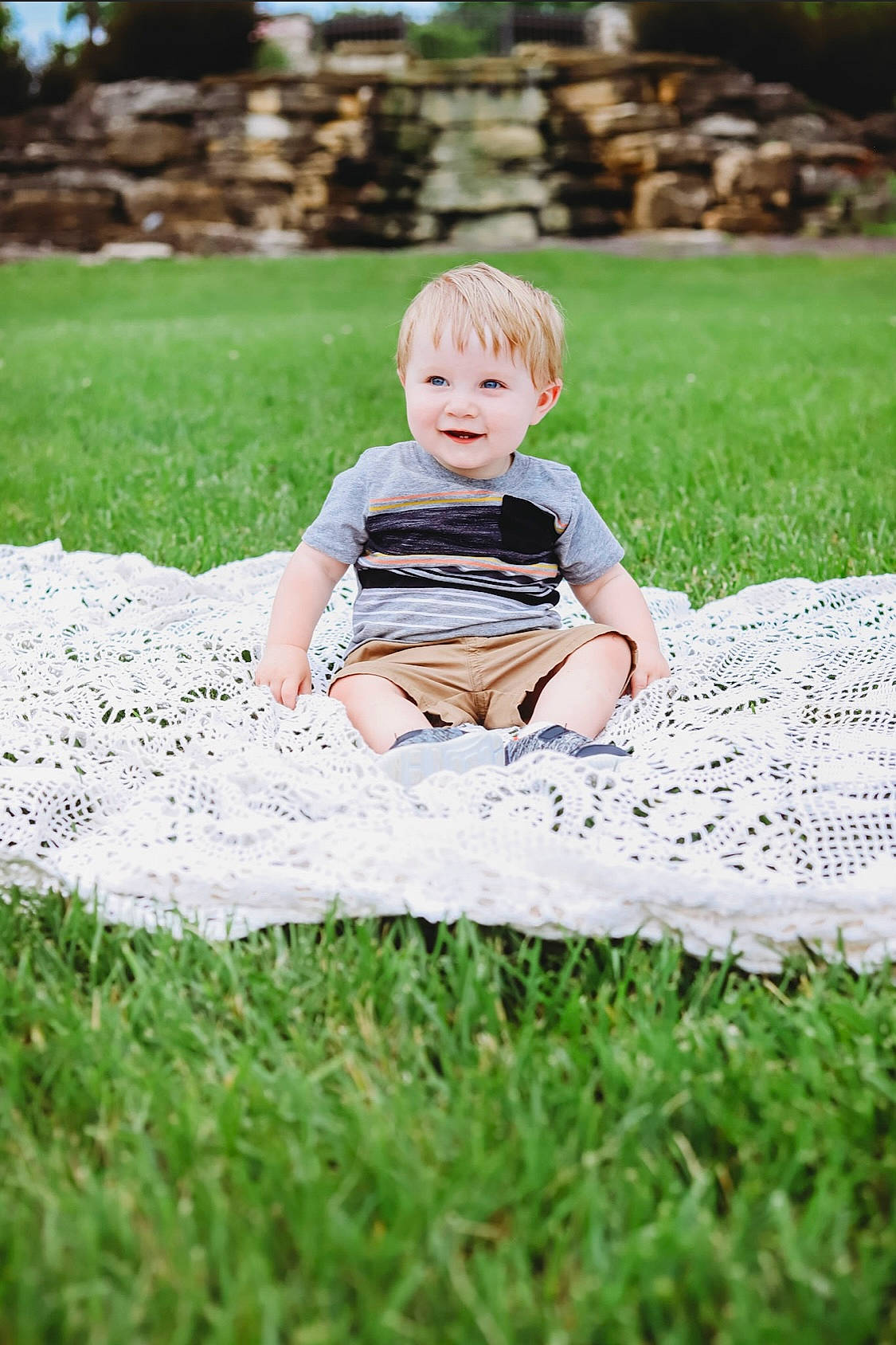 Casen is registered to the contest to win money with this photo: baby, child, dress, flash_photography, fun, garden, grass, grassland, happy, joy, landscape, lawn, leisure, pattern, people_in_nature, person, plant, recreation, sitting, smile
