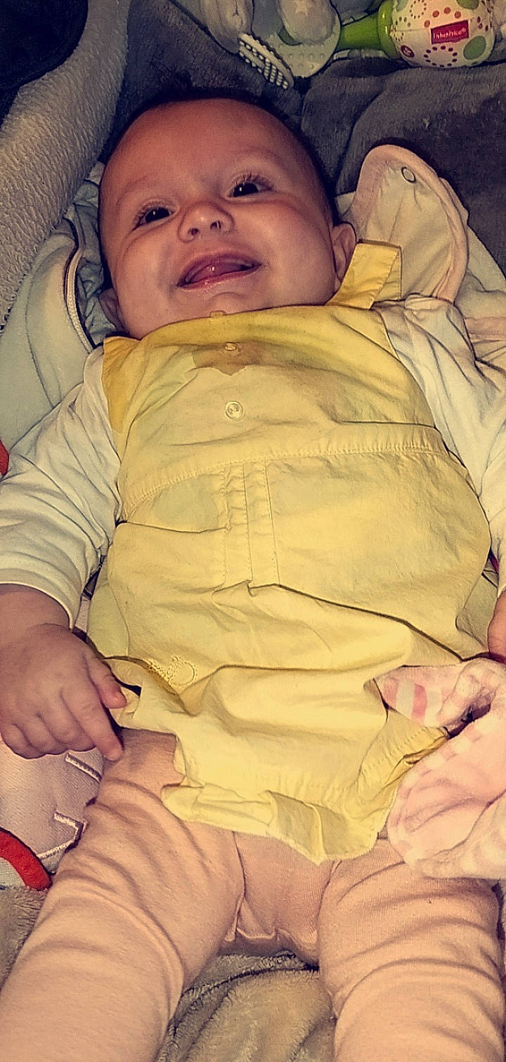 Eden participe au concours pour gagner de l'argent avec cette photo : baby, baby_toddler_clothing, cheek, chin, comfort, eye, face, facial_expression, finger, iris, mouth, nose, person, pink, skin, sleeve, smile, thumb, toddler, white