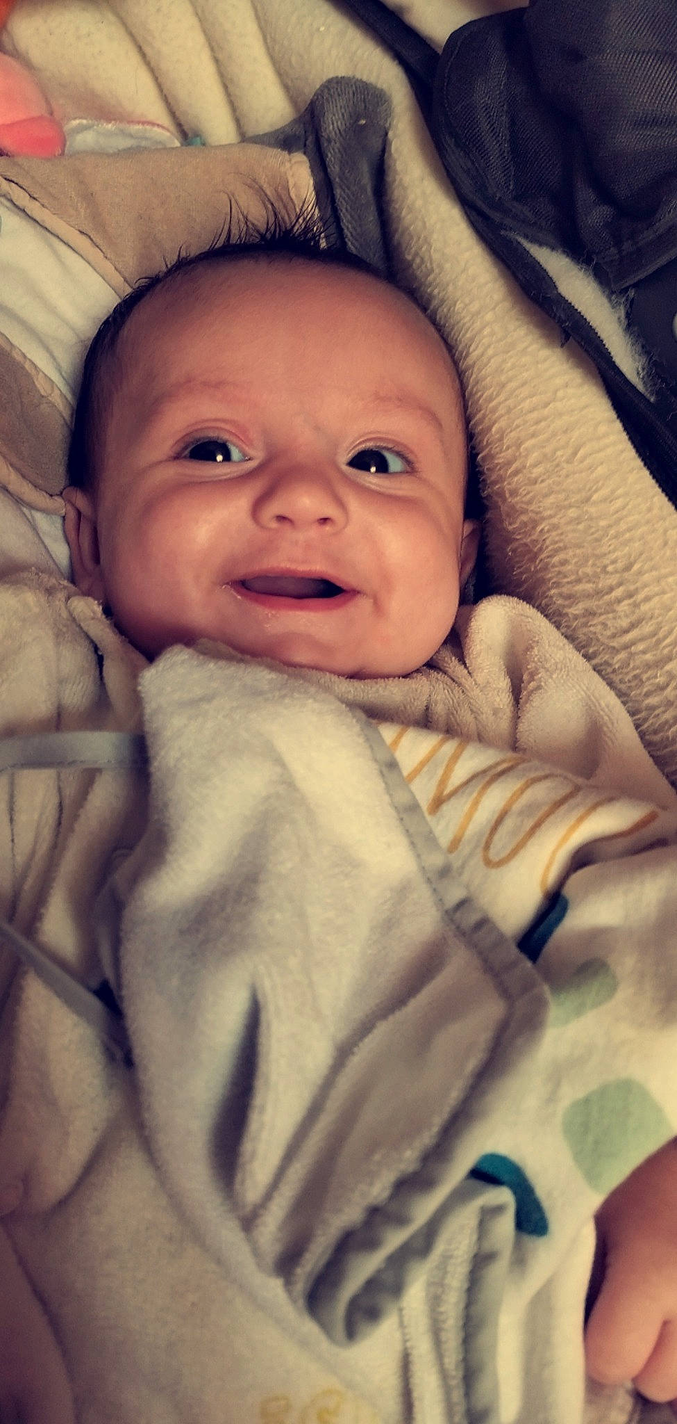 Eden participe au concours pour gagner de l'argent avec cette photo : baby, baby_products, baby_toddler_clothing, cheek, child, chin, comfort, eye, eyebrow, face, hairstyle, happy, iris, linens, lip, mouth, nose, person, skin, smile