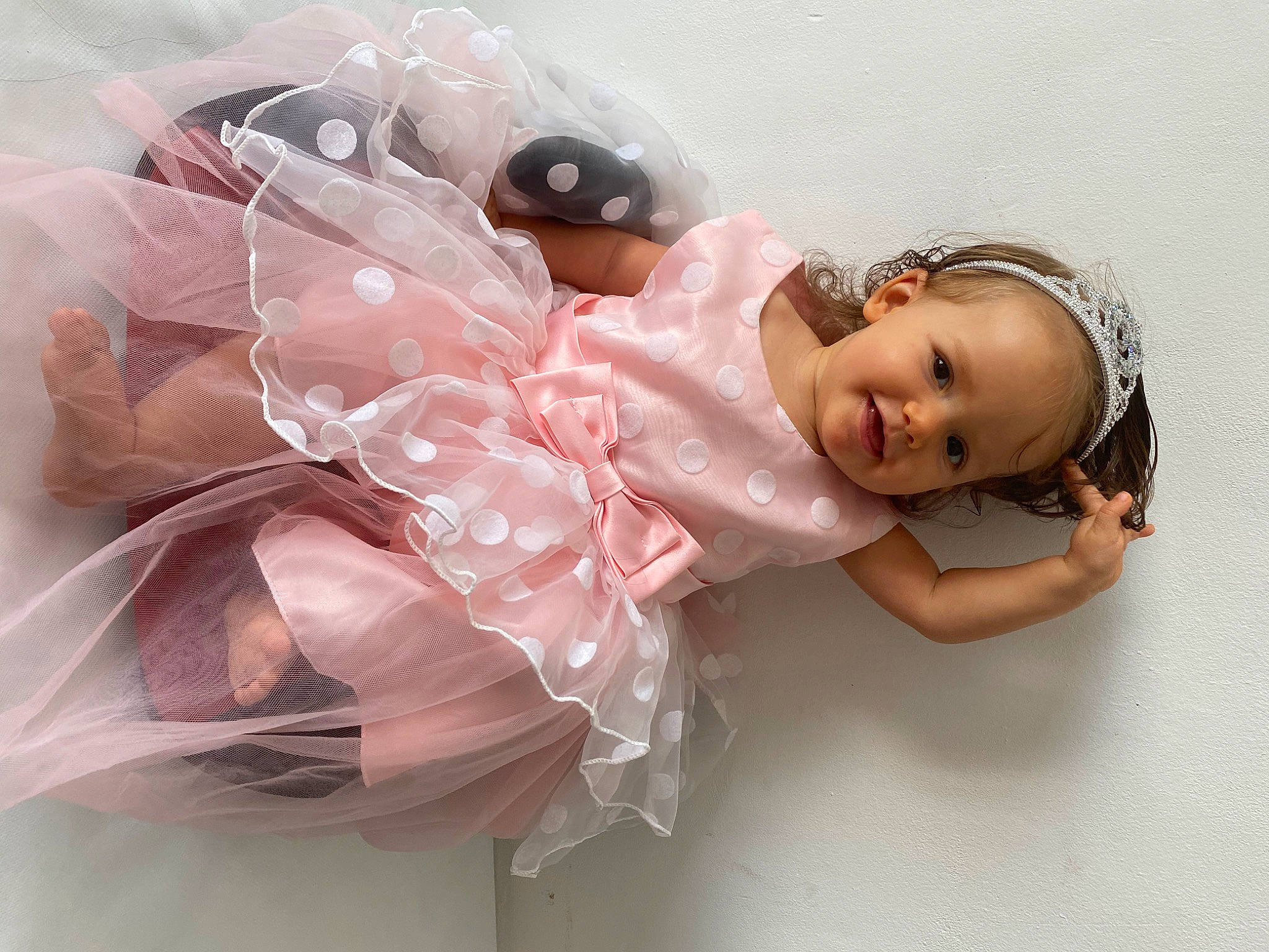 Cinthia participe au concours pour gagner de l'argent avec cette photo : baby, baby_toddler_clothing, bridal_accessory, dress, embellishment, eyelash, fashion_accessory, flash_photography, hair_accessory, happy, head, headband, headgear, headpiece, joy, magenta, mythical_creature, person, pink, skin