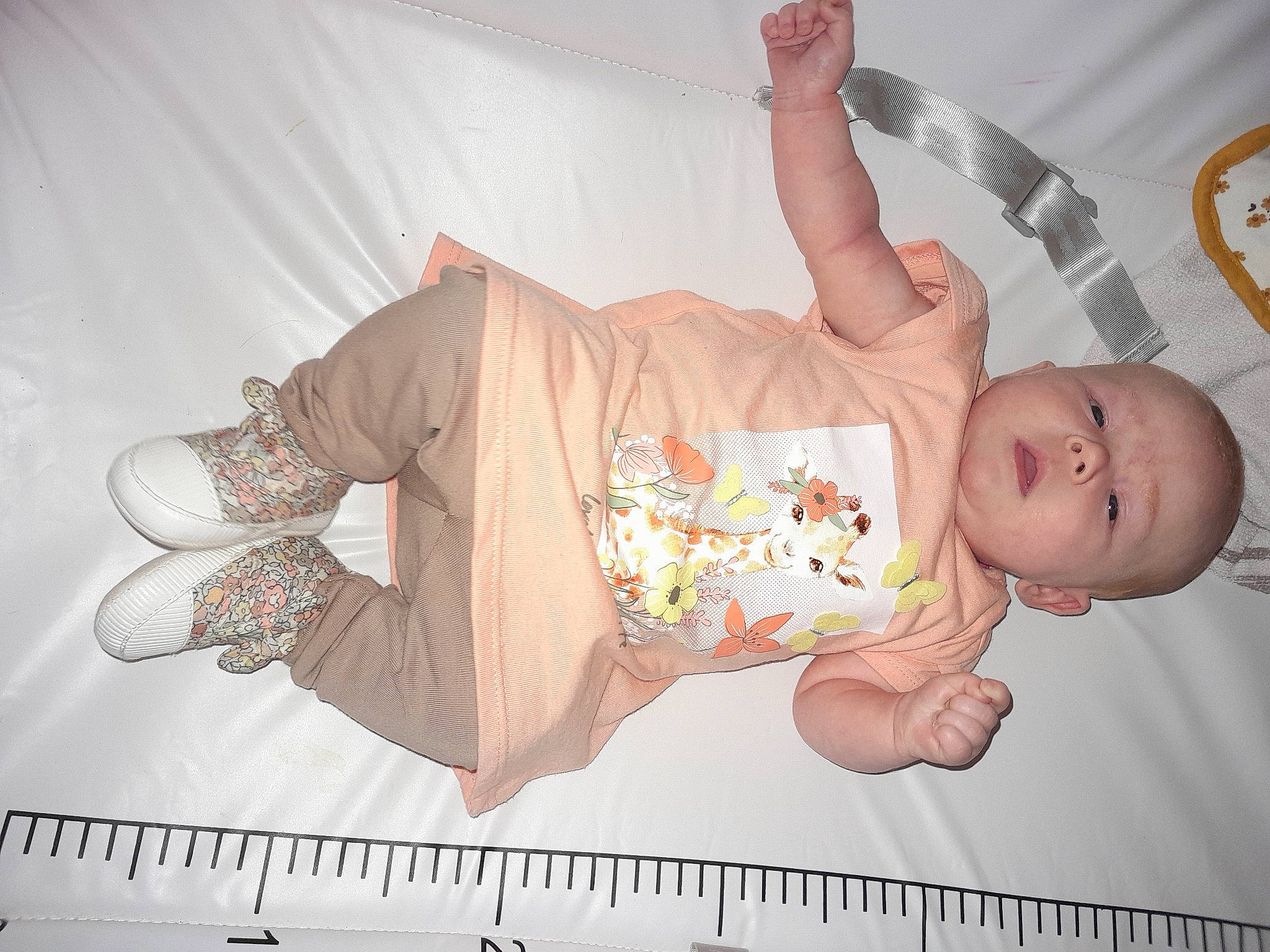 Mya a rejoint le concours — aidez-le/la à gagner de superbes lots ! baby, baby_products, baby_safety, baby_sleeping, baby_toddler_clothing, child, comfort, finger, font, human_leg, linens, nail, pattern, person, sleep, sleeve, textile, thumb, toddler, walking_shoe