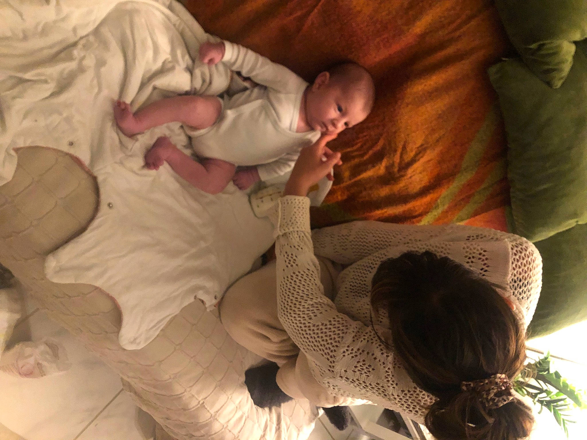 Athalia a rejoint le concours — aidez-le/la à gagner de superbes lots ! baby, baby_products, bedtime, child, comfort, elbow, flesh, fun, lap, leg, linens, nap, pattern, person, room, sitting, sleep, thumb, toddler, tree