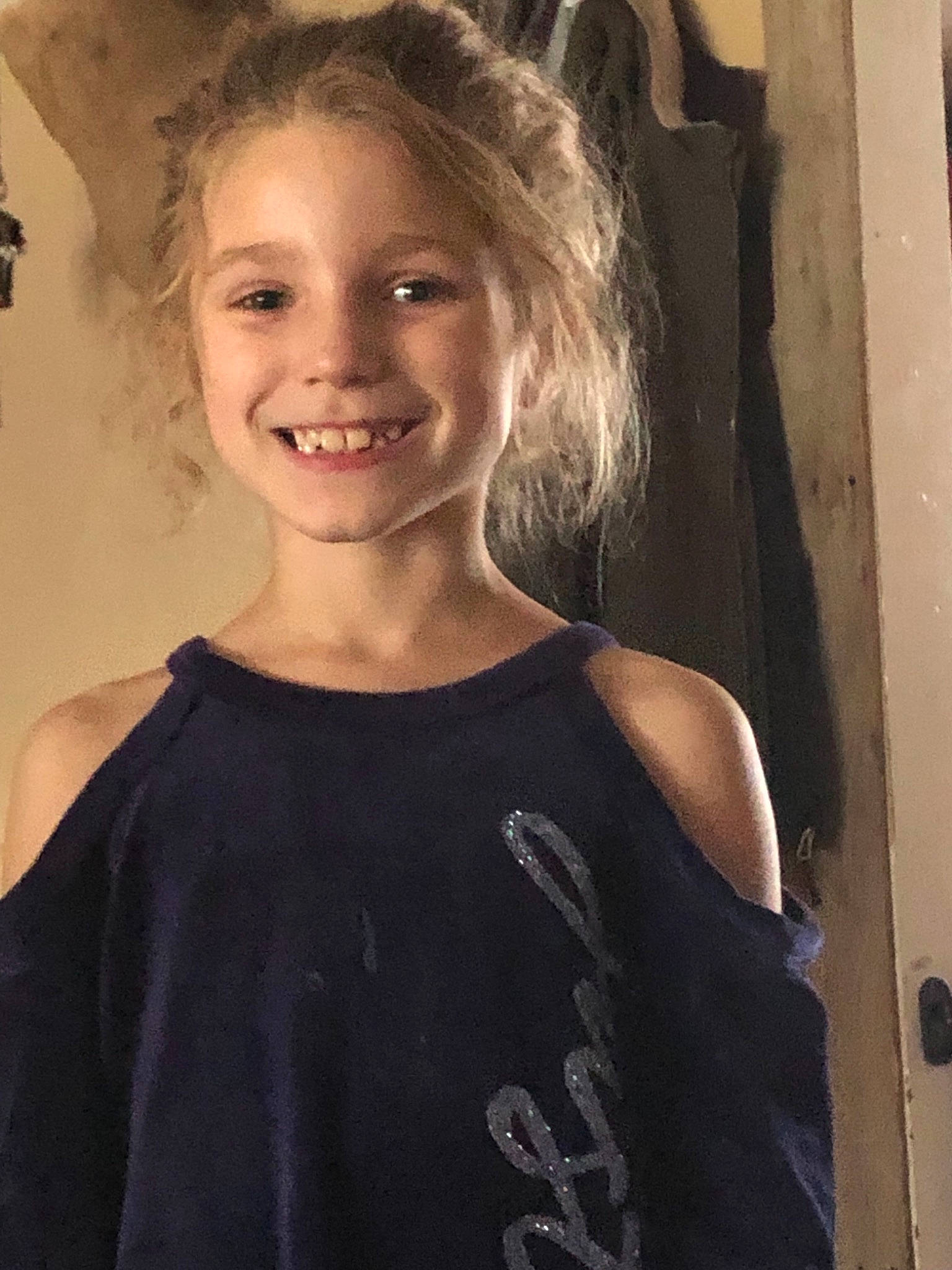 Coralyne is registered to the contest to win money with this photo: blond, child, child_model, face, hair, hairstyle, joy, long_hair, person, smile