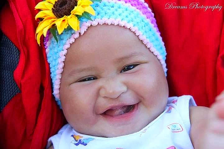 Tiaihere a rejoint le concours — aidez-le/la à gagner de superbes lots ! baby, blue, cap, cheek, chin, eyebrow, facial_expression, fun, happy, headgear, headwear, iris, lip, nose, organ, outerwear, person, pink, product, skin