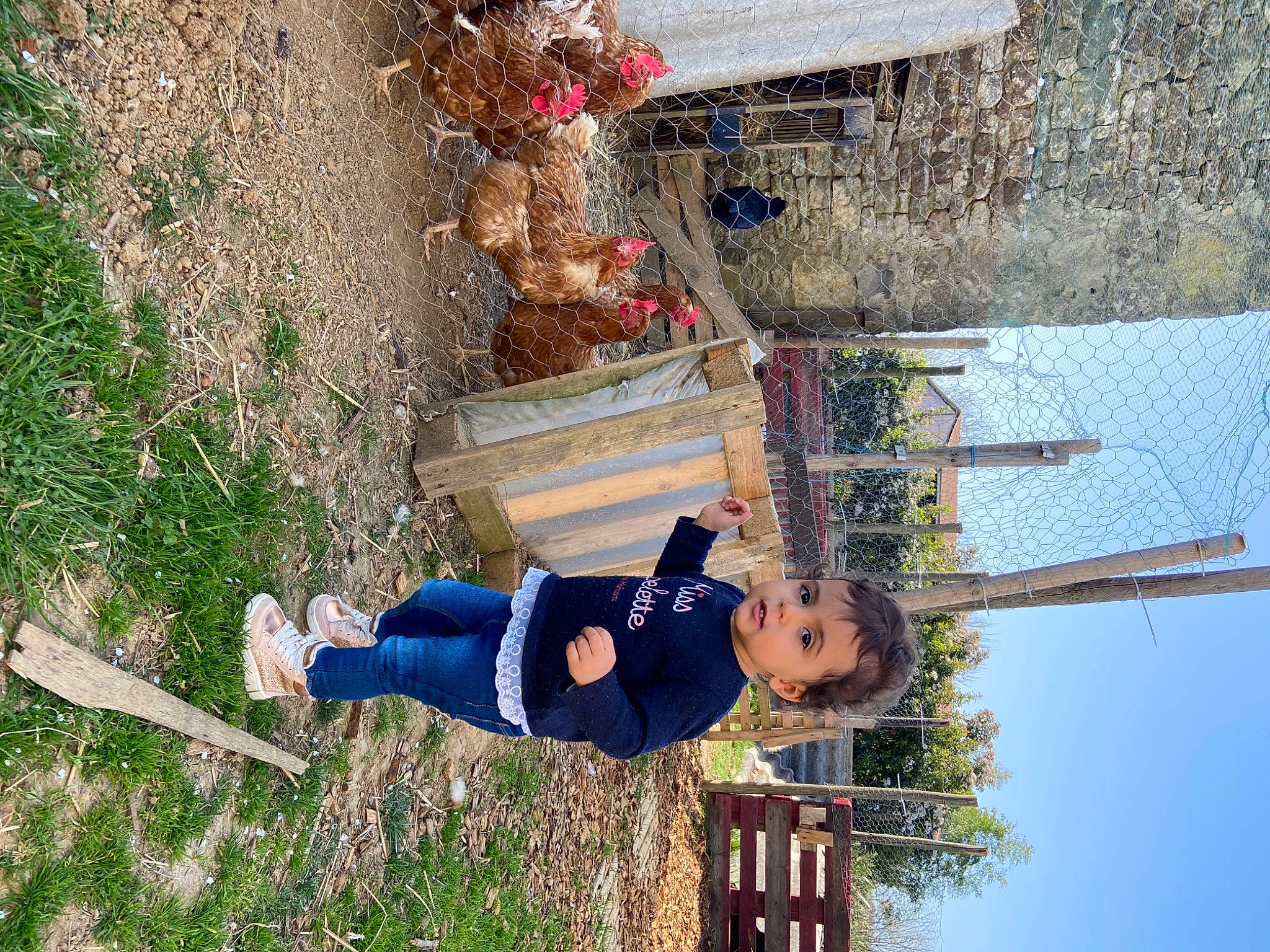 Cassie participe au concours pour gagner de l'argent avec cette photo : child, electric_blue, fun, grass, happy, leisure, people_in_nature, person, plant, recreation, sky, soil, toddler, travel, tree, wood