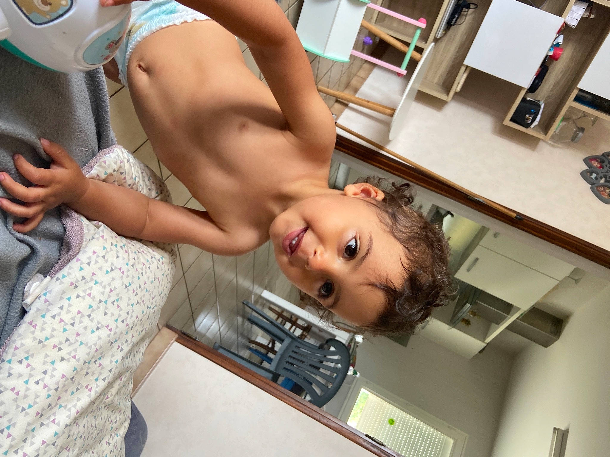 Cassie a rejoint le concours — aidez-le/la à gagner de superbes lots ! abdomen, barechested, brassiere, chest, child, elbow, eyewear, fun, human_leg, knee, leisure, machine, muscle, navel, person, room, service, shelf, thigh, toddler