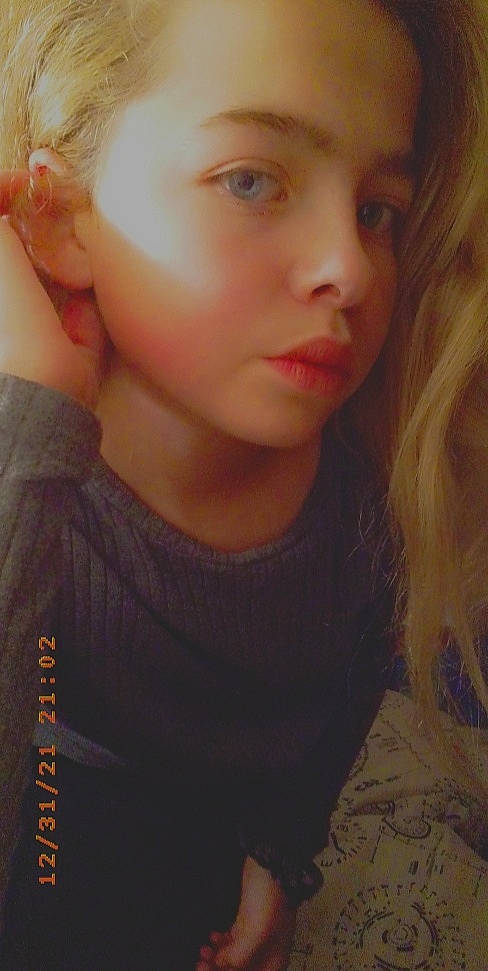 Amelya a rejoint le concours — aidez-le/la à gagner de superbes lots ! cheek, chin, cool, ear, eyebrow, eyelash, face, flash_photography, forehead, gesture, hair, hairstyle, happy, iris, jaw, lip, mouth, neck, nose, person