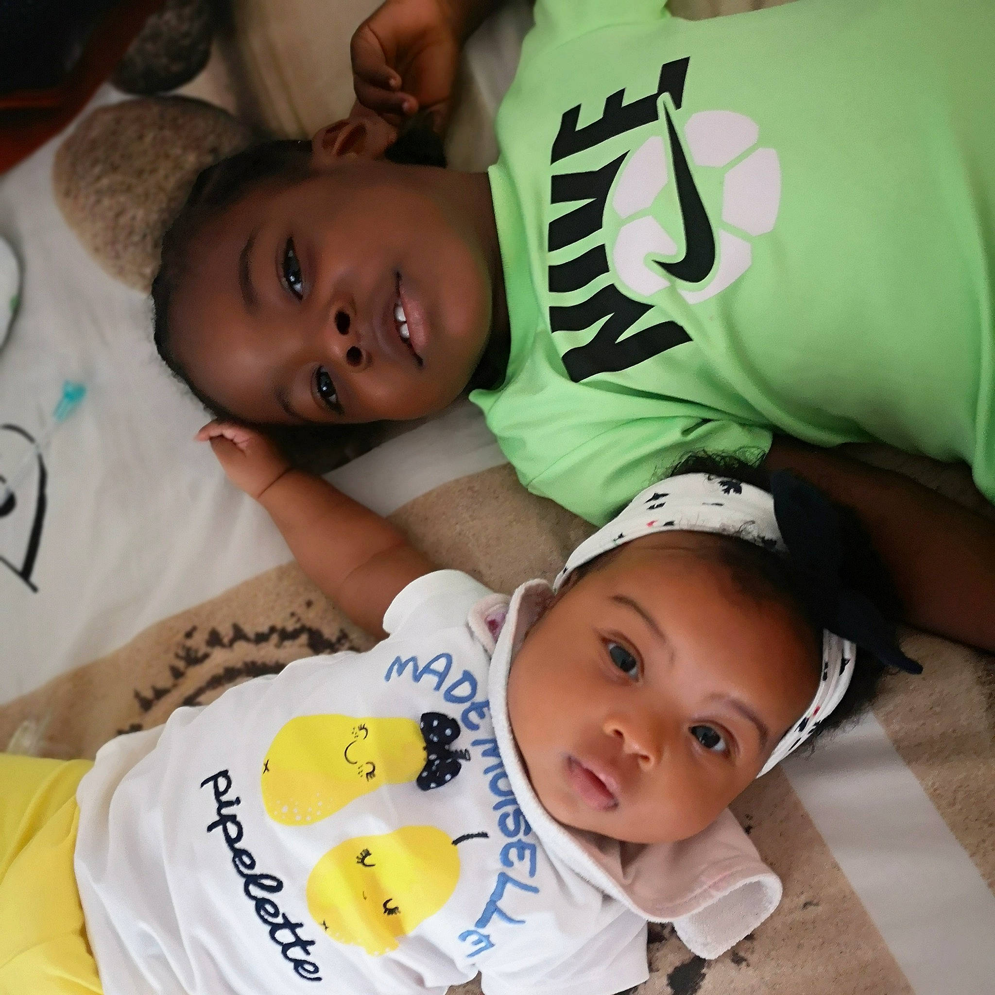 Ava a rejoint le concours — aidez-le/la à gagner de superbes lots ! baby, baby_toddler_clothing, cheek, child, comfort, event, eye, face, finger, fun, happy, mouth, nose, person, product, skin, sleeve, t_shirt, toddler, white