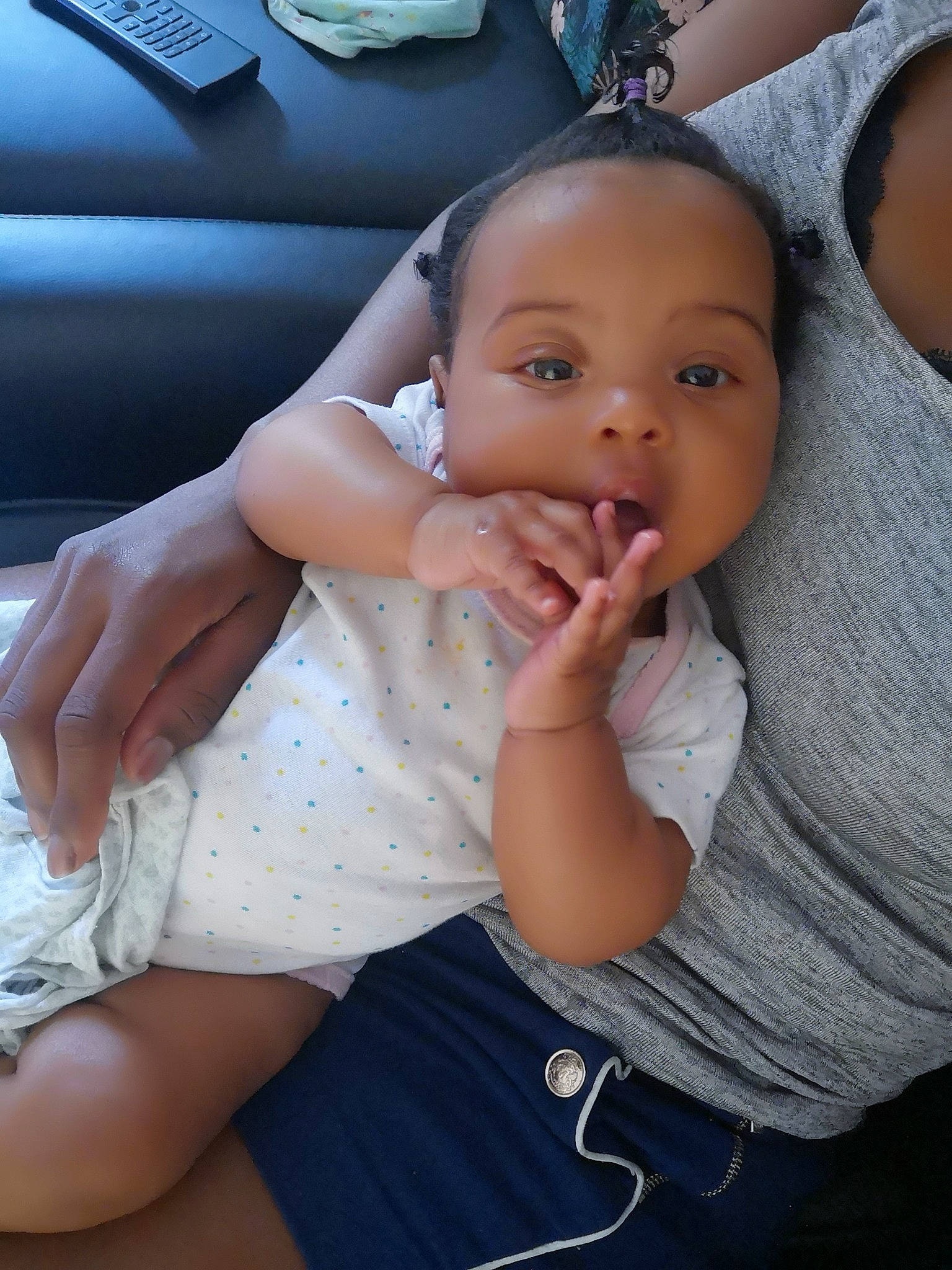 Ava a rejoint le concours — aidez-le/la à gagner de superbes lots ! arm, baby_toddler_clothing, cheek, chin, ear, eye, eyebrow, eyelash, hairstyle, hand, human_body, joint, lip, mouth, muscle, neck, nose, person, shoulder, skin