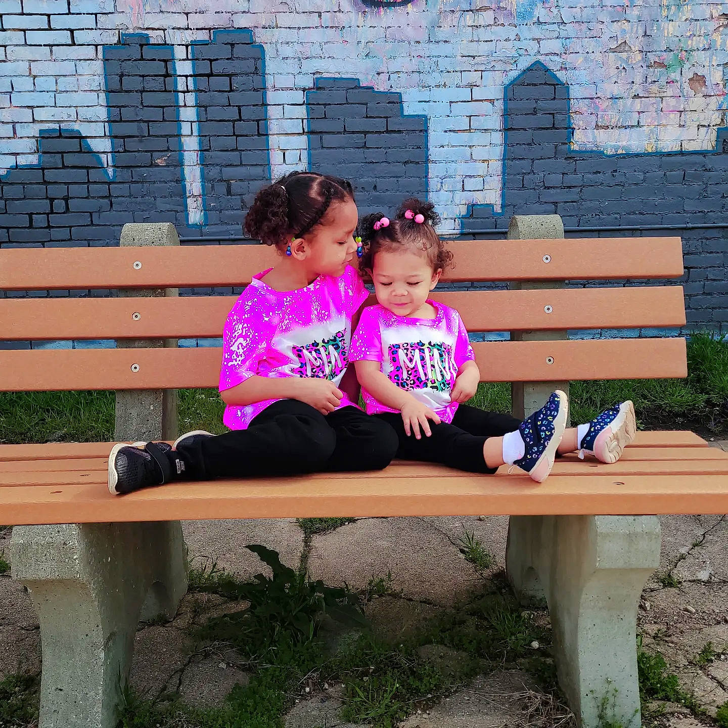 Zendaya is registered to the contest to win money with this photo: bench, eyewear, face, fun, grass, happy, leisure, magenta, morning, outdoor_bench, outdoor_furniture, people_in_nature, person, plant, recreation, sitting, t_shirt, table, thigh, tree