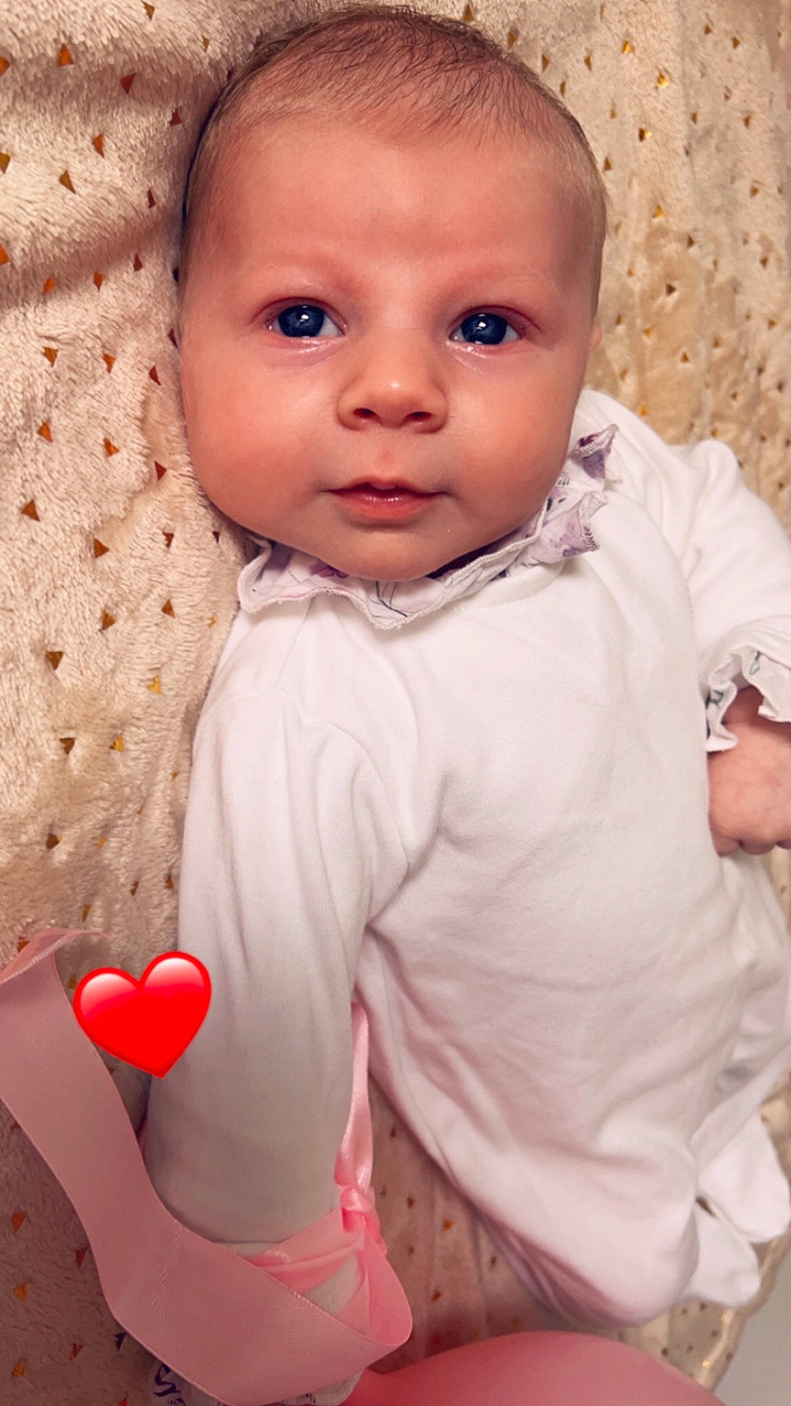 Alessia participe au concours pour gagner de l'argent avec cette photo : baby, baby_toddler_clothing, beauty, carmine, cheek, child, collar, eyelash, finger, happy, human_body, linens, lip, nose, pattern, person, pink, skin, sleeve, t_shirt