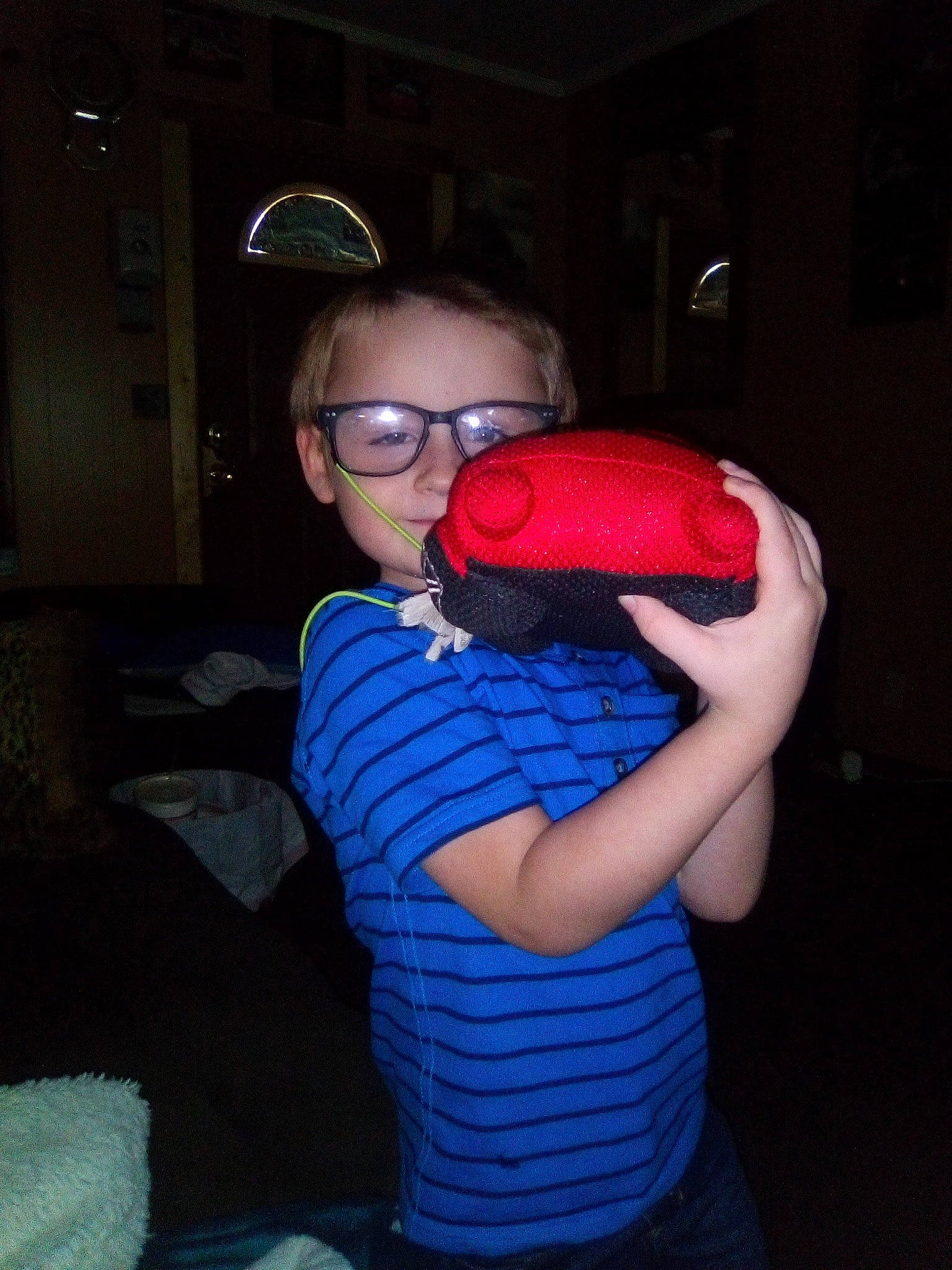 Kiya is registered to the contest to win money with this photo: active_shirt, carmine, cool, elbow, eyewear, finger, glasses, goggles, nail, person, shirt, shoulder, stuffed_toy, t_shirt, thumb, top, toy, vision_care, wrist