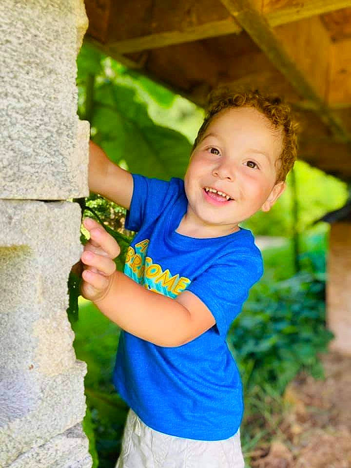 Kenneth is registered to the contest to win money with this photo: eye, face, facial_expression, flash_photography, gesture, grass, hairstyle, happy, joy, leaf, leisure, nature, people_in_nature, person, plant, skin, smile, summer, t_shirt, temple