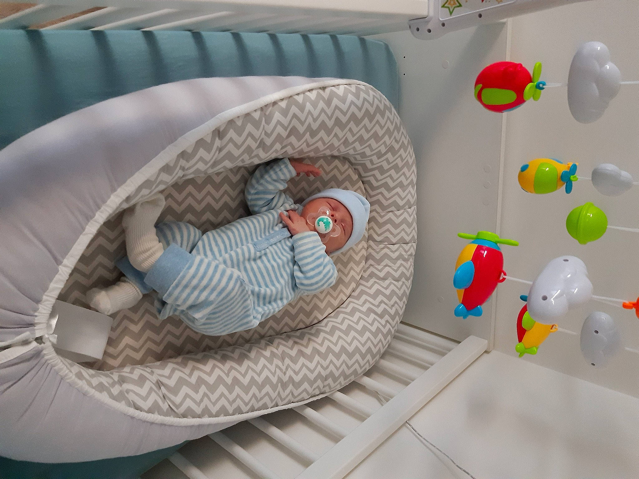 Elio a rejoint le concours — aidez-le/la à gagner de superbes lots ! baby, baby_products, baby_toys, bed, child, furniture, infant_bed, nursery, product, room, textile, toy