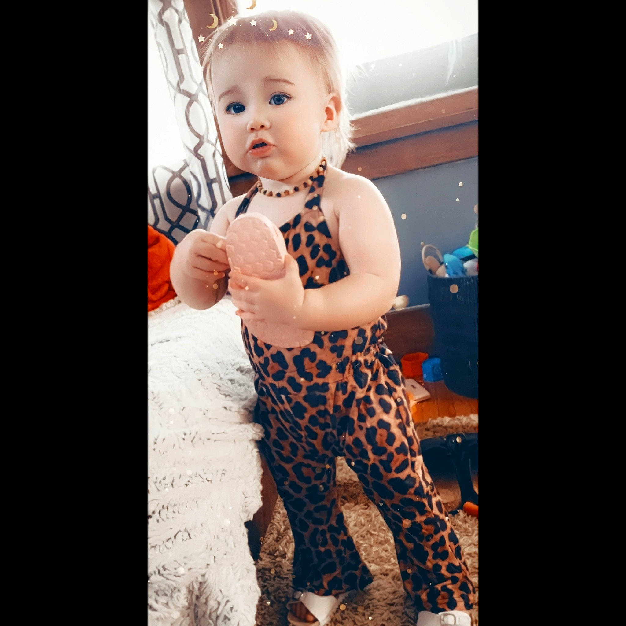 Paislee is registered to the contest to win money with this photo: arm, baby, baby_toddler_clothing, cool, eye, fawn, happy, headgear, human_body, human_leg, neck, pattern, person, shoulder, sleeve, street_fashion, surprise, thigh, toddler, toy