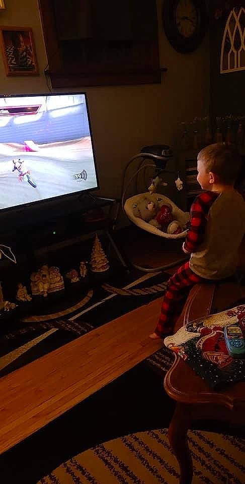 Ryder is registered to the contest to win money with this photo: audio_equipment, computer, computer_hardware, computer_keyboard, computer_monitor, computer_monitor_accessory, cooking, desktop_computer, event, flat_panel_display, gadget, home_appliance, input_device, mammal, output_device, peripheral, person, personal_computer, room, vertebrate