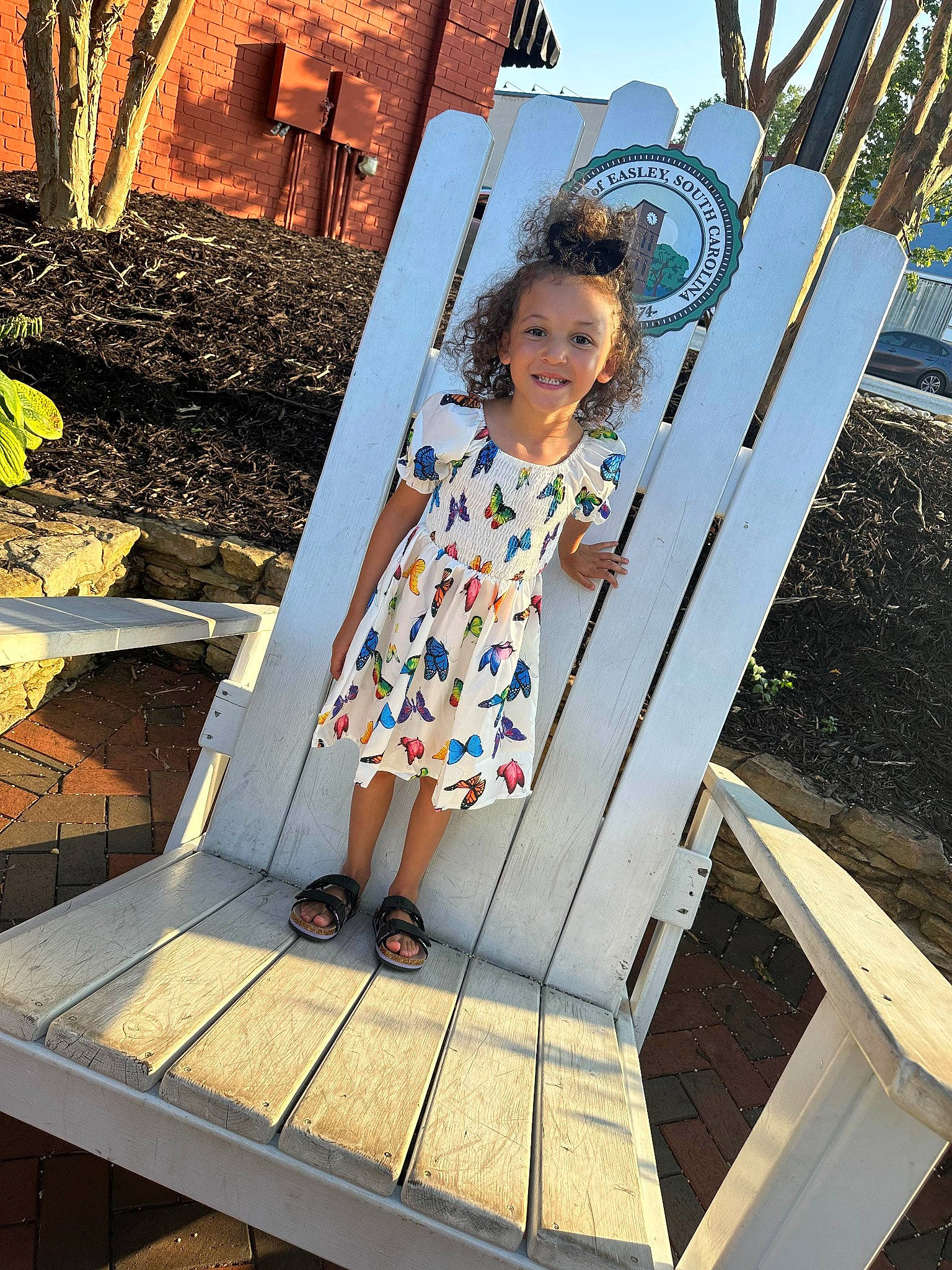 Carriagan is registered to the contest to win money with this photo: child, city, electric_blue, flip_flops, fun, happy, joy, leisure, person, plant, recreation, sandal, shadow, smile, t_shirt, toddler, tourism, travel, vacation, wood