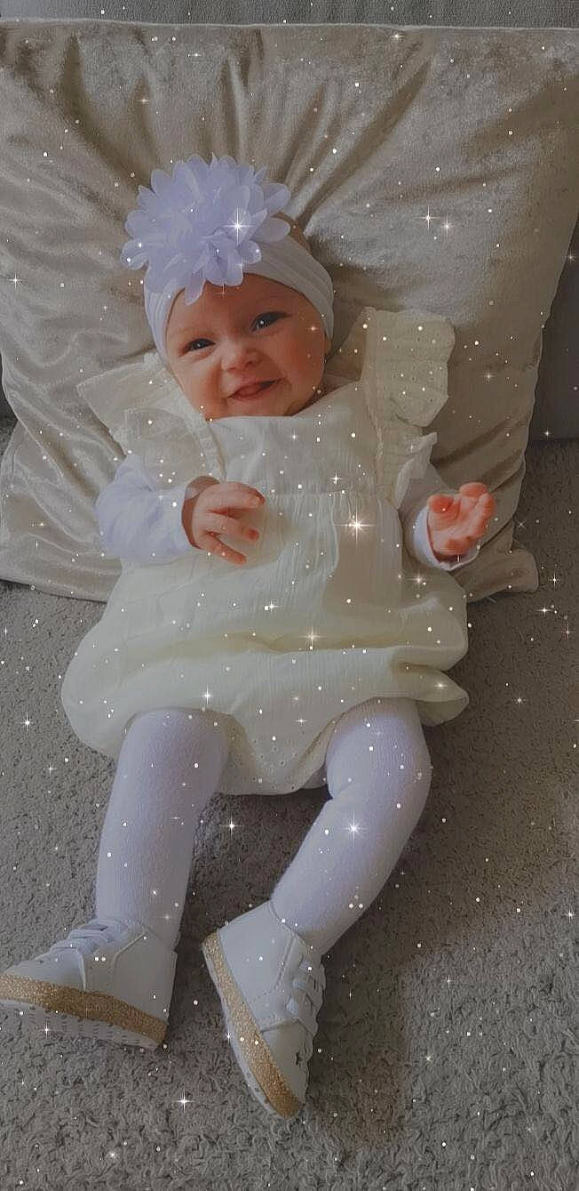 Andrea a rejoint le concours — aidez-le/la à gagner de superbes lots ! baby, child, doll, fictional_character, figurine, headwear, person, smile, snow, toddler, toy, white