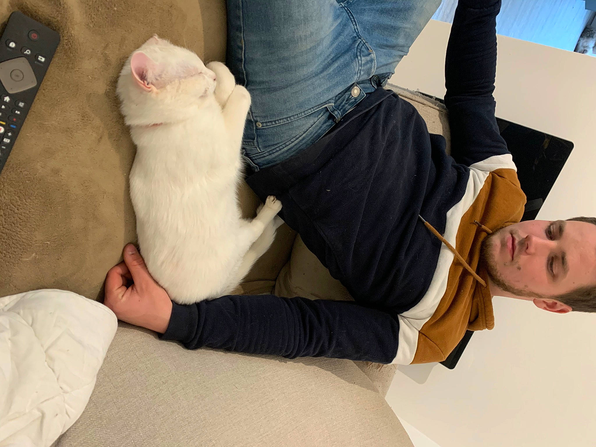 Perle a rejoint le concours — aidez-le/la à gagner de superbes lots ! ankle, arm, finger, foot, joint, leg, sole