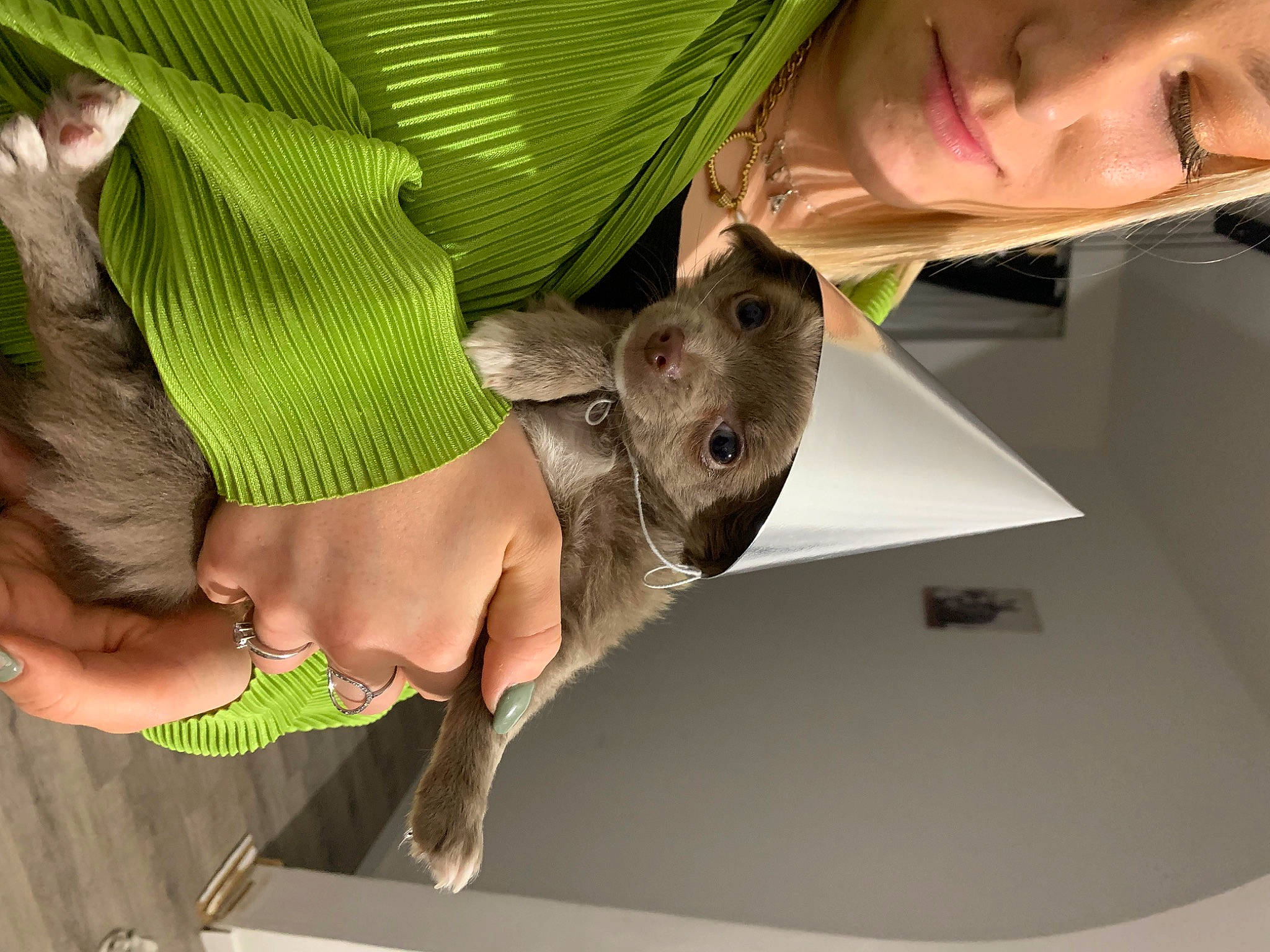 Twinny participe au concours pour gagner de l'argent avec cette photo : abdomen, barefoot, child, elbow, eyewear, fashion_accessory, foot, fun, human_leg, knee, leg, nail, neck, pattern, personal_protective_equipment, recreation, shorts, smile, thigh, wrist