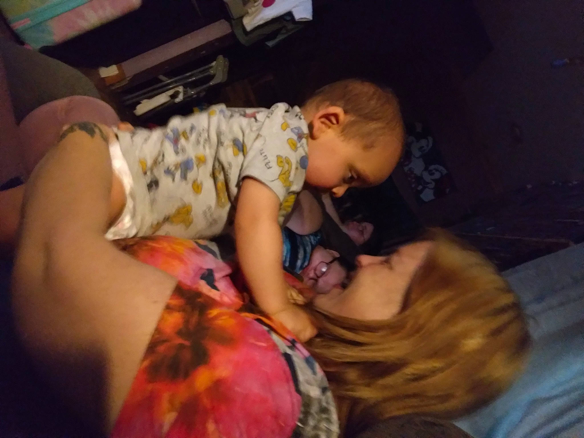 Xavier is registered to the contest to win money with this photo: abdomen, baby, child, comfort, elbow, event, flooring, fun, human_leg, lap, mouth, person, play, room, sitting, skin, t_shirt, thigh, toddler, trunk