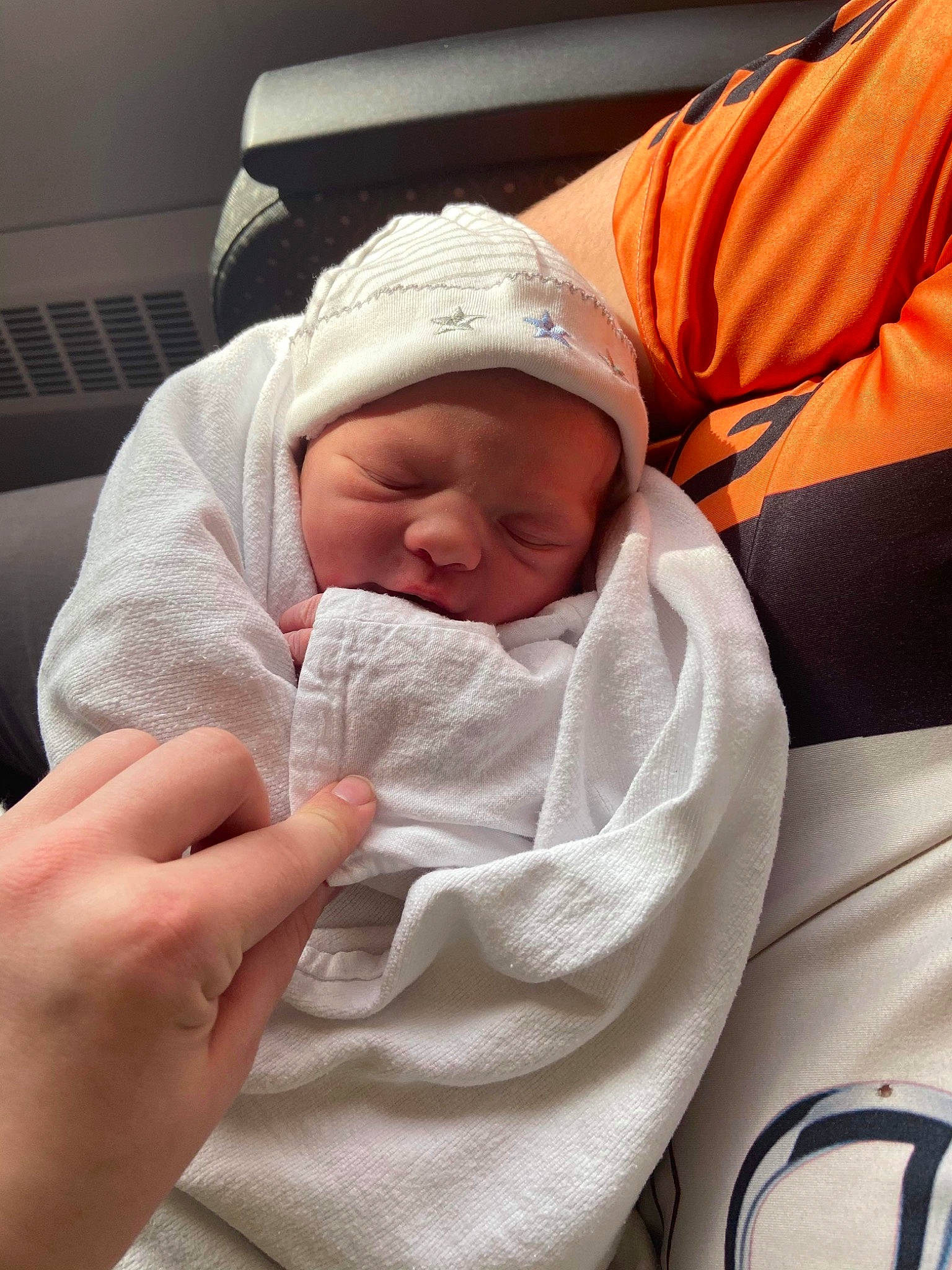 Caleb participe au concours pour gagner de l'argent avec cette photo : baby, baby_products, baby_safety, baby_sleeping, baby_toddler_clothing, cap, child, childbirth, comfort, gesture, headwear, linens, nap, person, skin, sleep, thumb, toddler