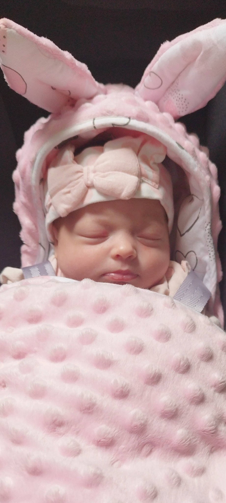 Evannah participe au concours pour gagner de l'argent avec cette photo : baby, baby_sleeping, baby_toddler_clothing, bed, bedding, bedtime, cheek, chin, close_up, comfort, eyebrow, eyelash, fur, headwear, linens, magenta, pattern, person, pink, skin