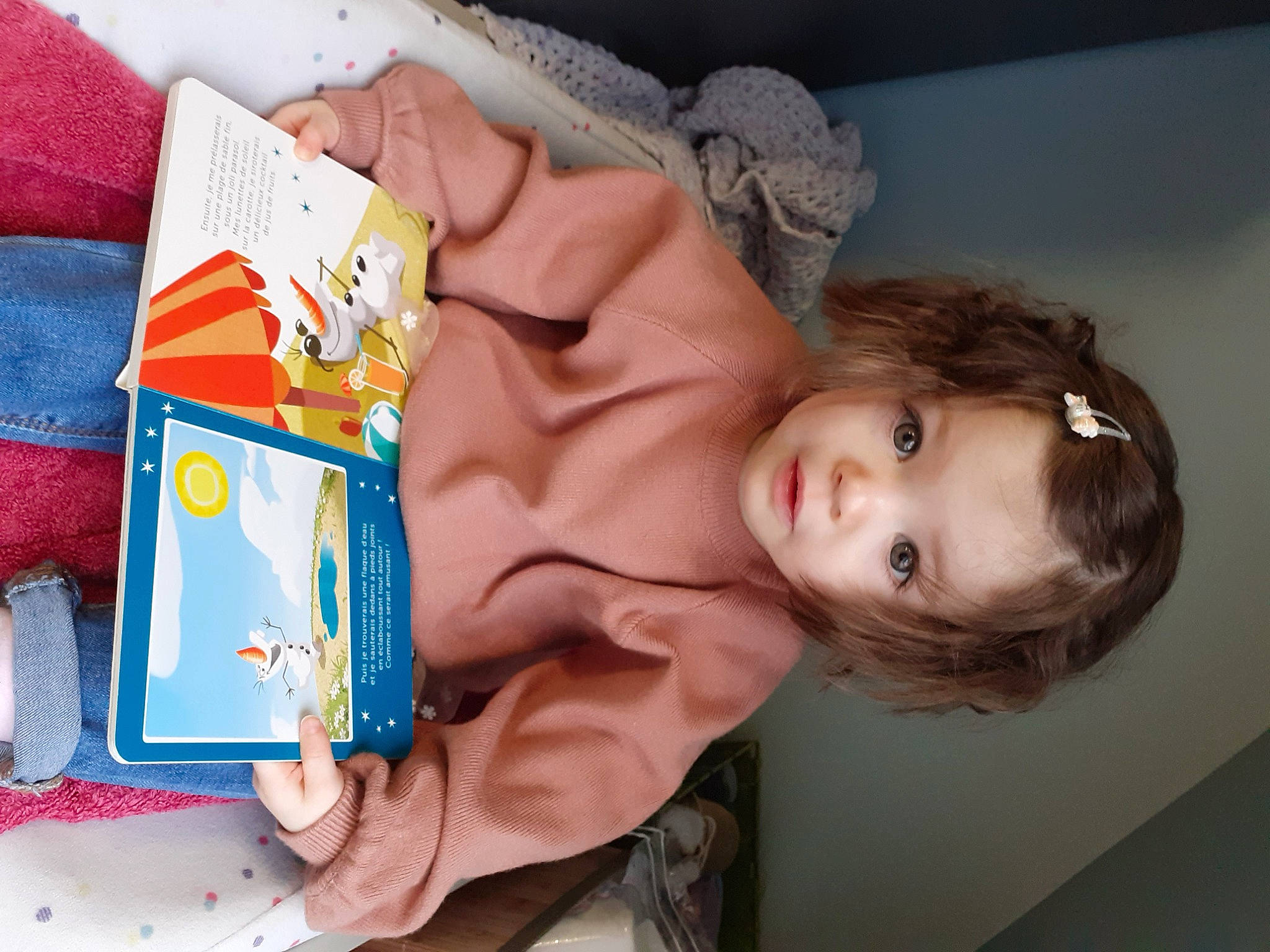 Louise a rejoint le concours — aidez-le/la à gagner de superbes lots ! art, baby, baby_toddler_clothing, child, fun, happy, nail, person, room, toddler